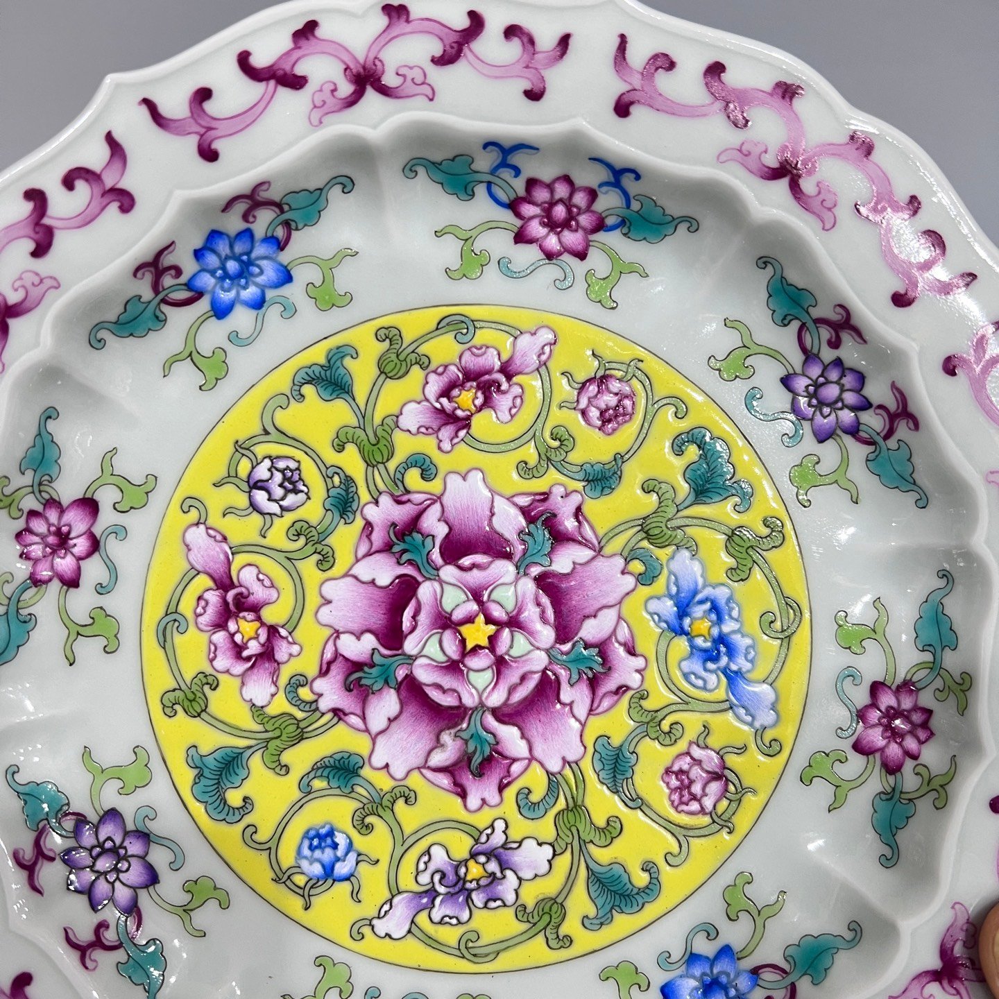 Qing Dynasty Kangxi Enamel flower lotus style plate