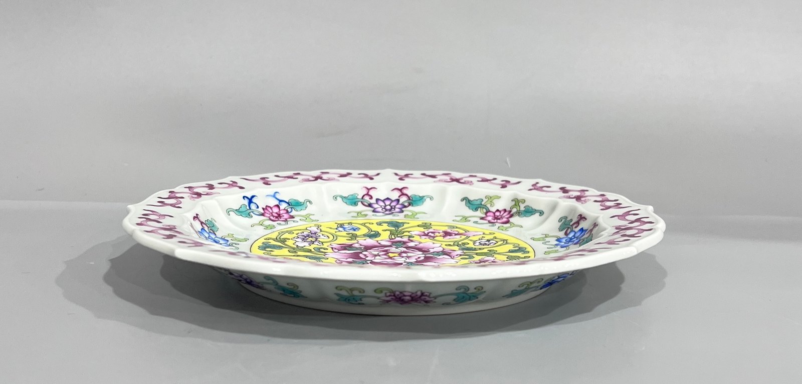 Qing Dynasty Kangxi Enamel flower lotus style plate