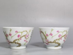 Qing Dynasty Daoguang Gengchengxing Youhengtang a pair of pastel plum blossom cups