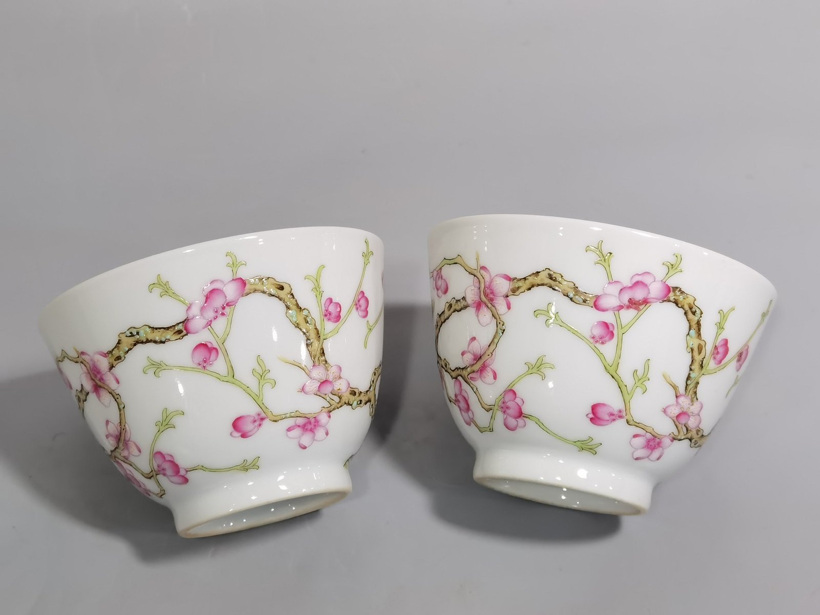 Qing Dynasty Daoguang Gengchengxing Youhengtang a pair of pastel plum blossom cups
