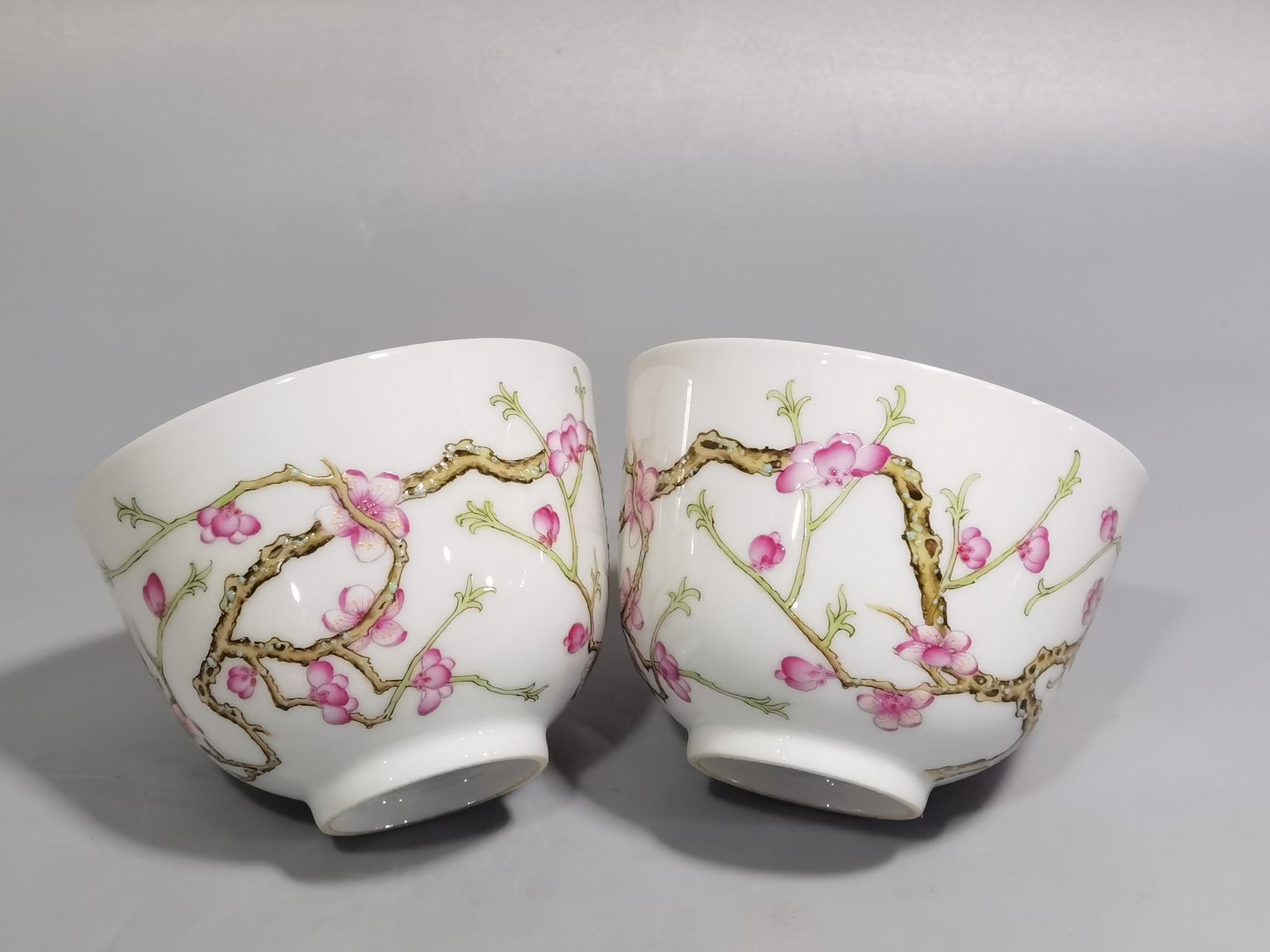 Qing Dynasty Daoguang Gengchengxing Youhengtang a pair of pastel plum blossom cups