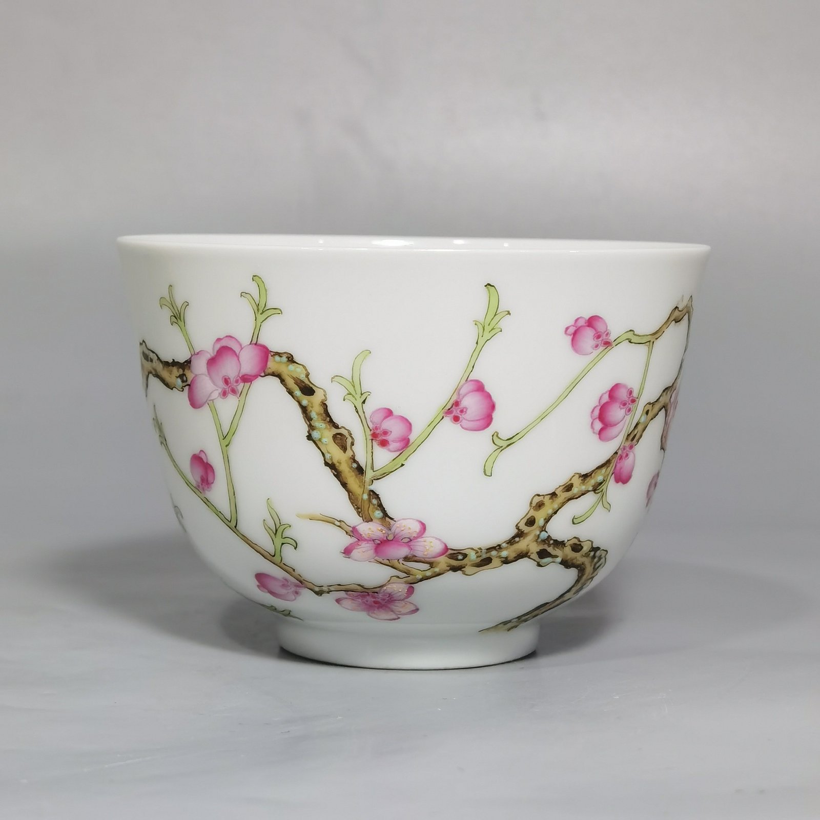 Qing Dynasty Daoguang Gengchengxing Youhengtang a pair of pastel plum blossom cups