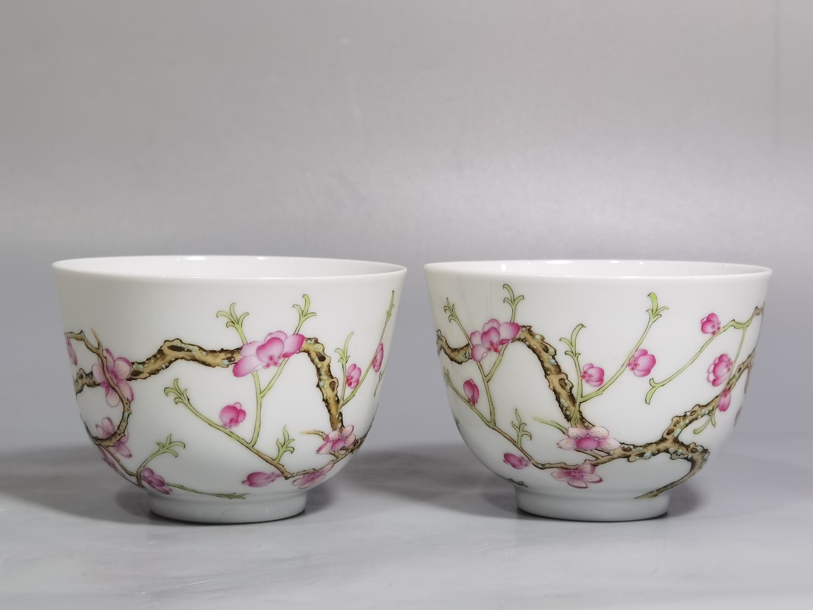 Qing Dynasty Daoguang Gengchengxing Youhengtang a pair of pastel plum blossom cups