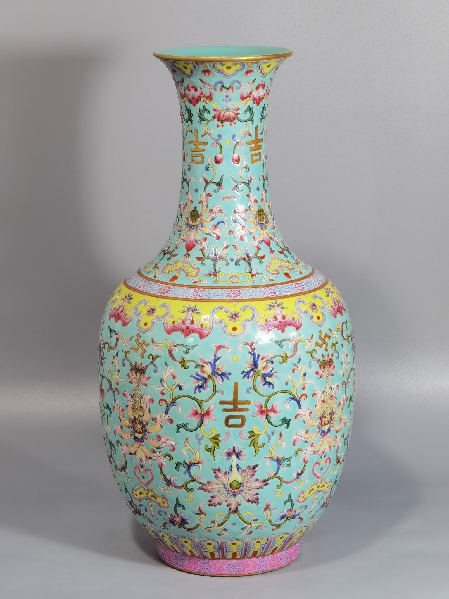Qing Dynasty Daoguang Turquoise Greenland Pastel Fushou Chengxiang Long Neck Skimming Bottle