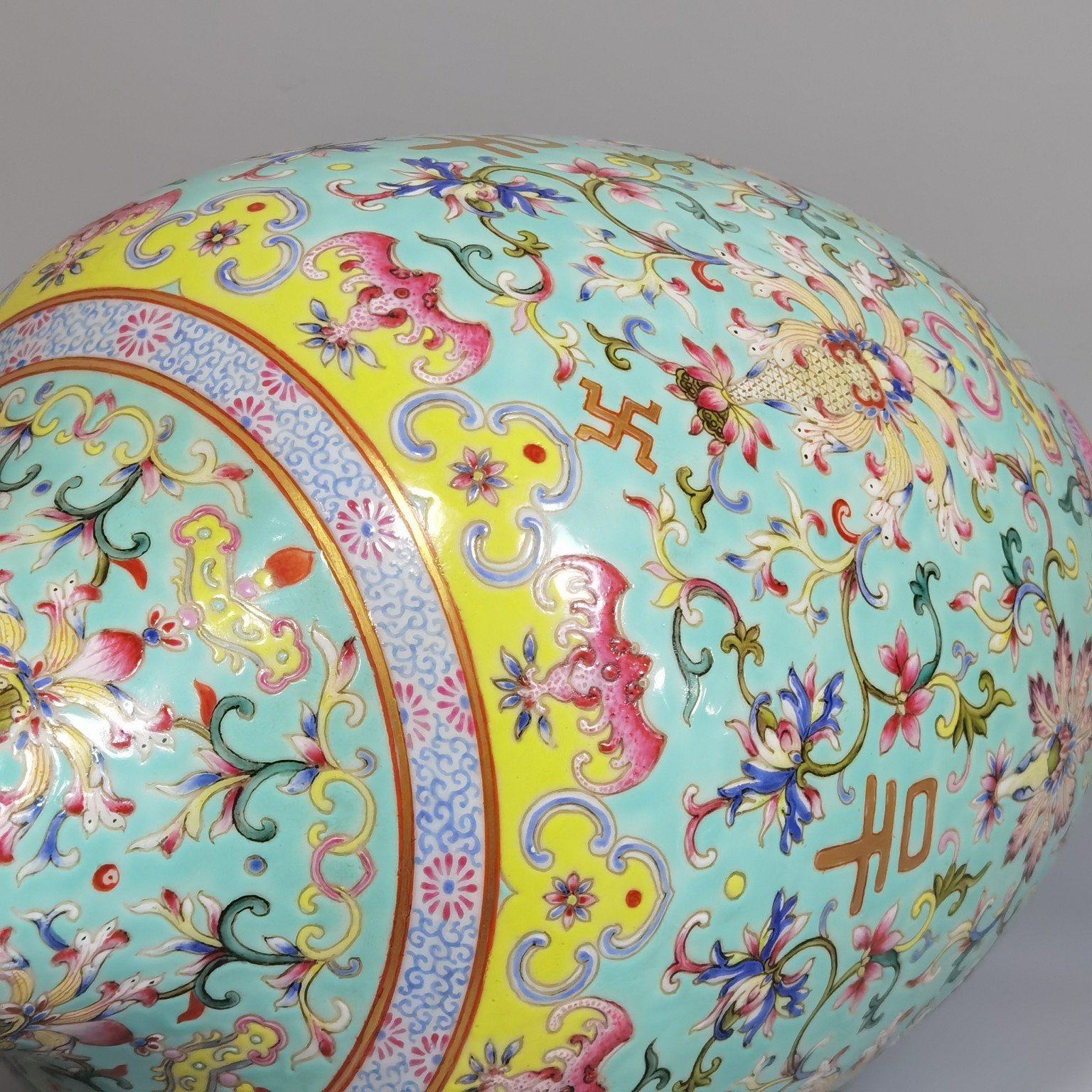 Qing Dynasty Daoguang Turquoise Greenland Pastel Fushou Chengxiang Long Neck Skimming Bottle