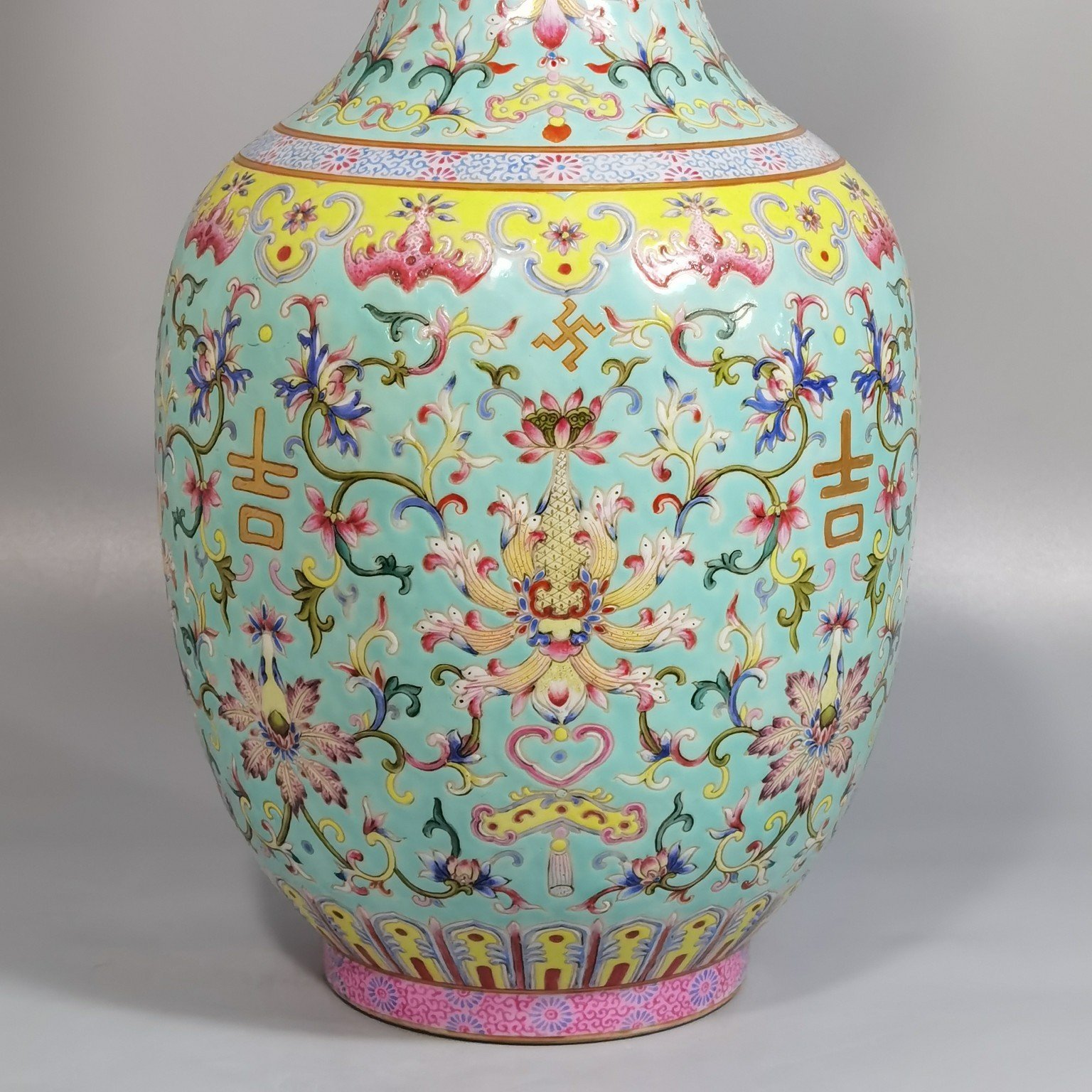 Qing Dynasty Daoguang Turquoise Greenland Pastel Fushou Chengxiang Long Neck Skimming Bottle