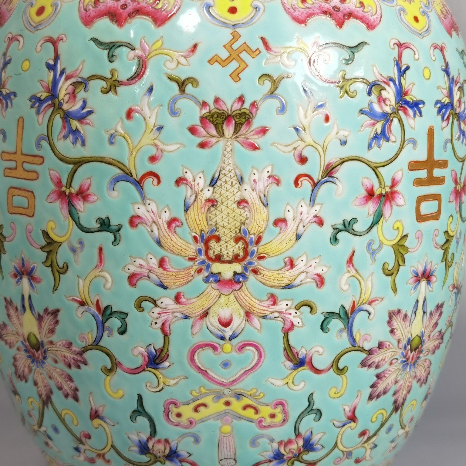 Qing Dynasty Daoguang Turquoise Greenland Pastel Fushou Chengxiang Long Neck Skimming Bottle