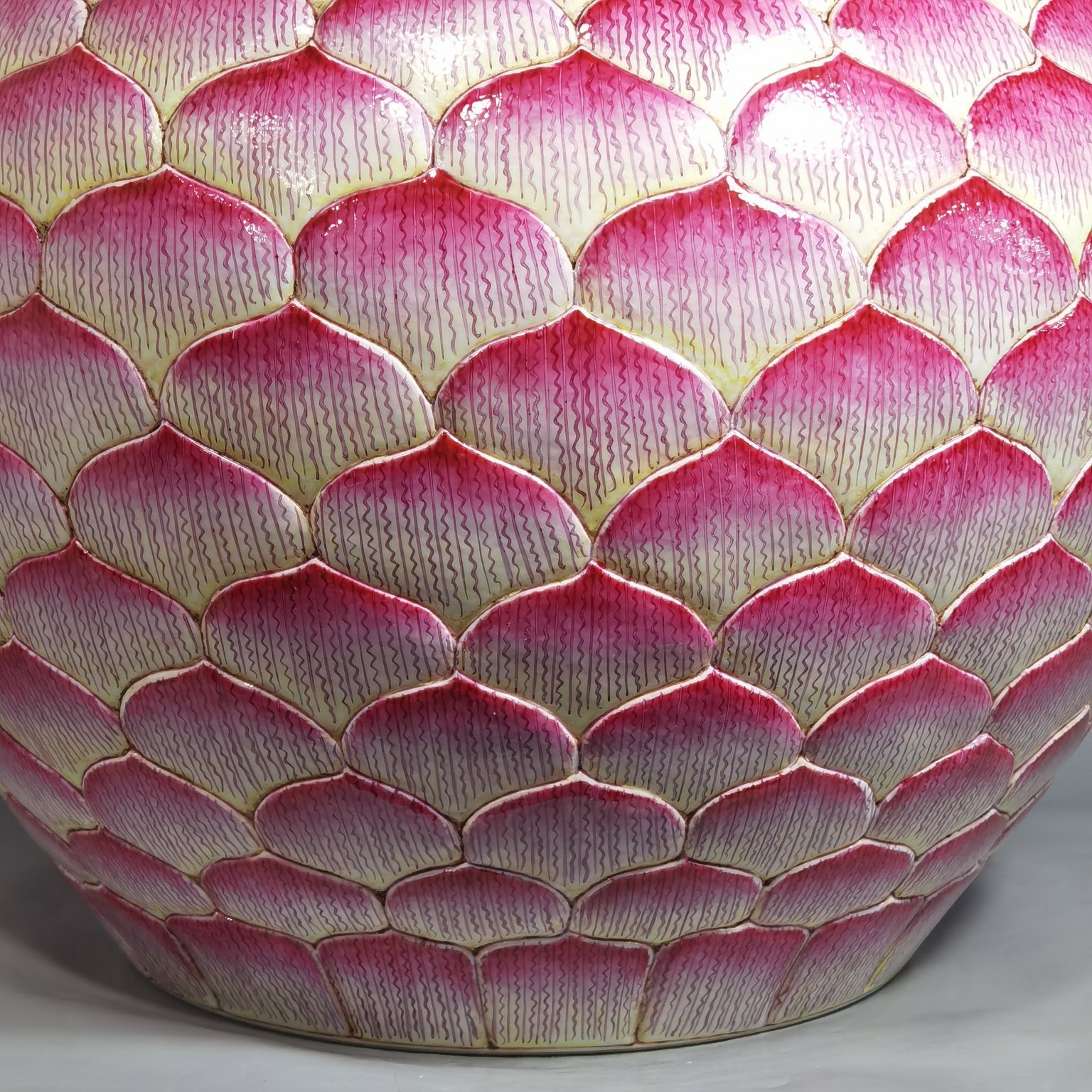 Qing Dynasty Daoguang Pastel Lotus Kuikou Urn pot
