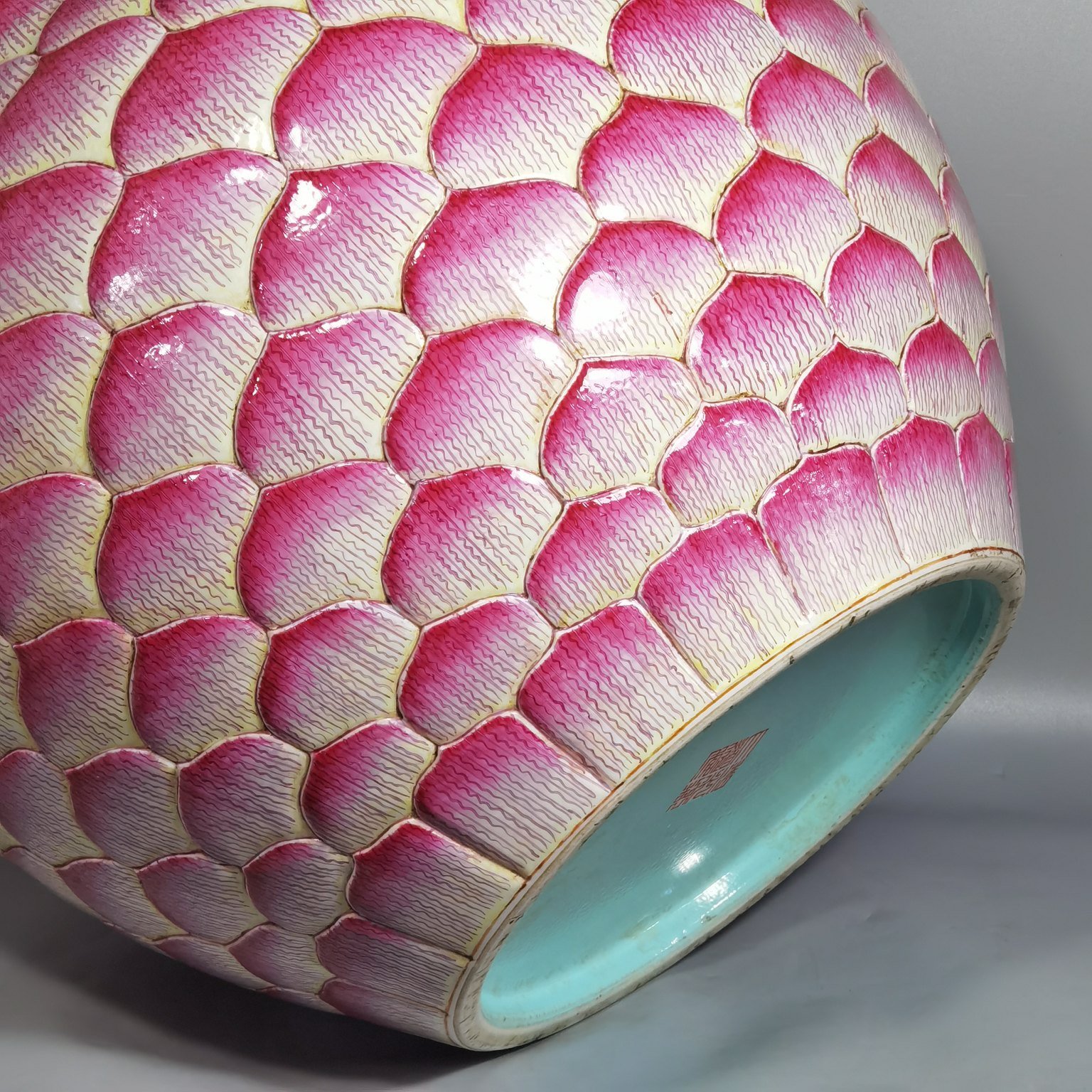 Qing Dynasty Daoguang Pastel Lotus Kuikou Urn pot