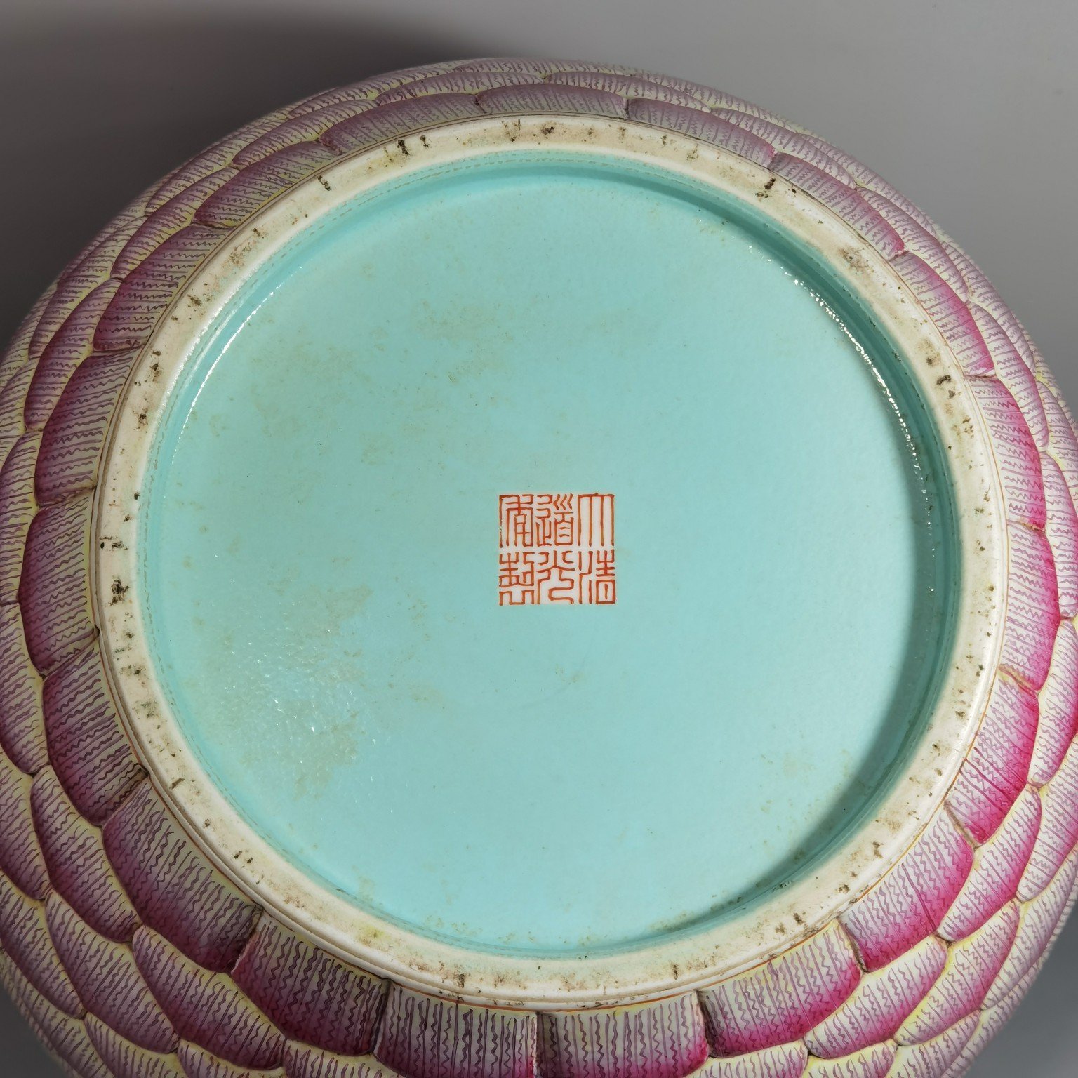 Qing Dynasty Daoguang Pastel Lotus Kuikou Urn pot