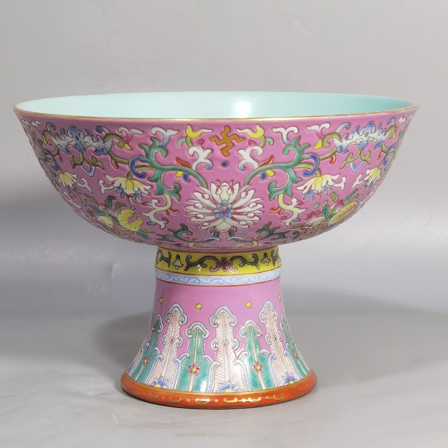 Qing Dynasty Daoguang pink ground blessing and longevity spinach lotus tall bowl