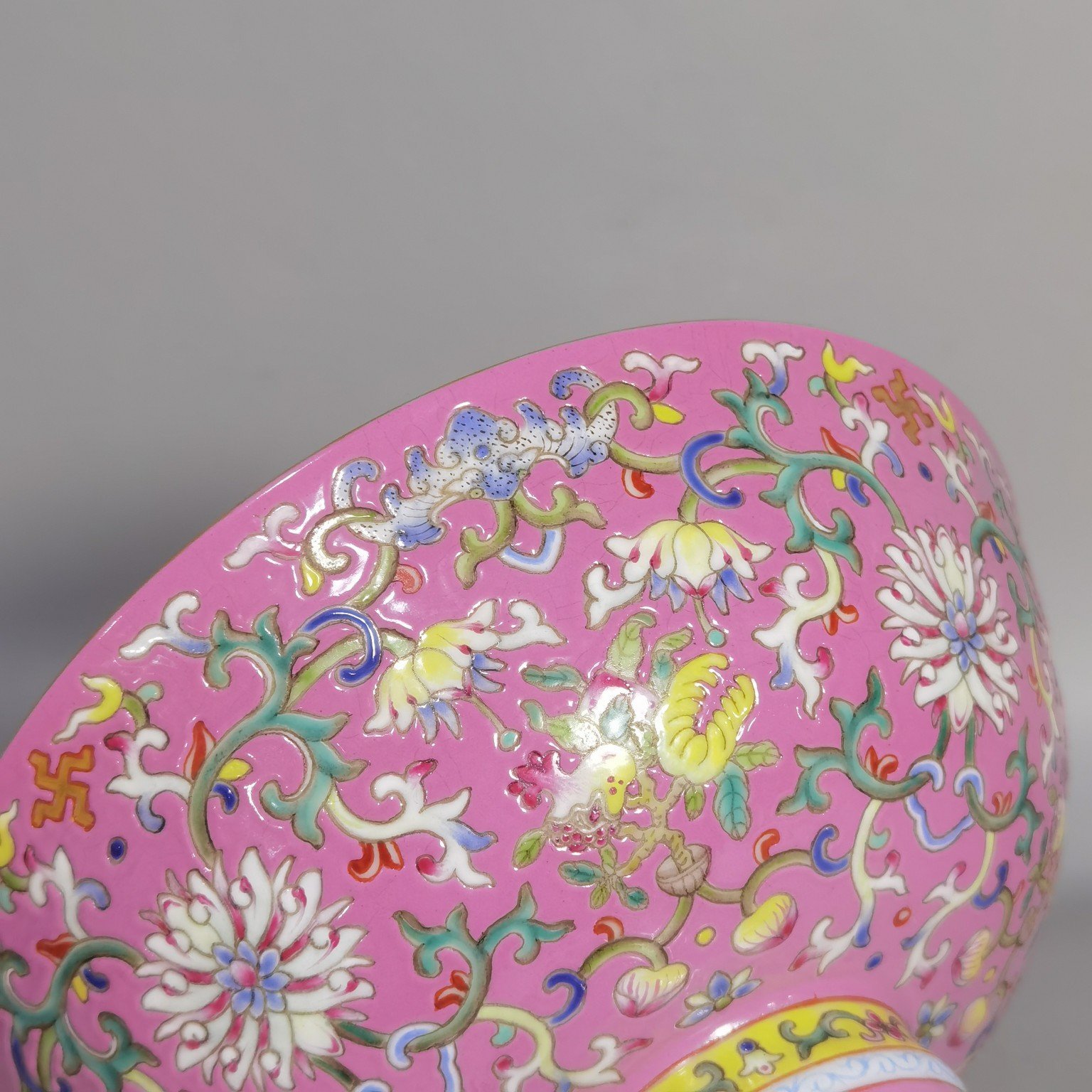 Qing Dynasty Daoguang pink ground blessing and longevity spinach lotus tall bowl