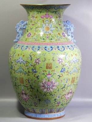 Qing Dynasty Daoguang green land pastel bat and lotus pattern amphorae