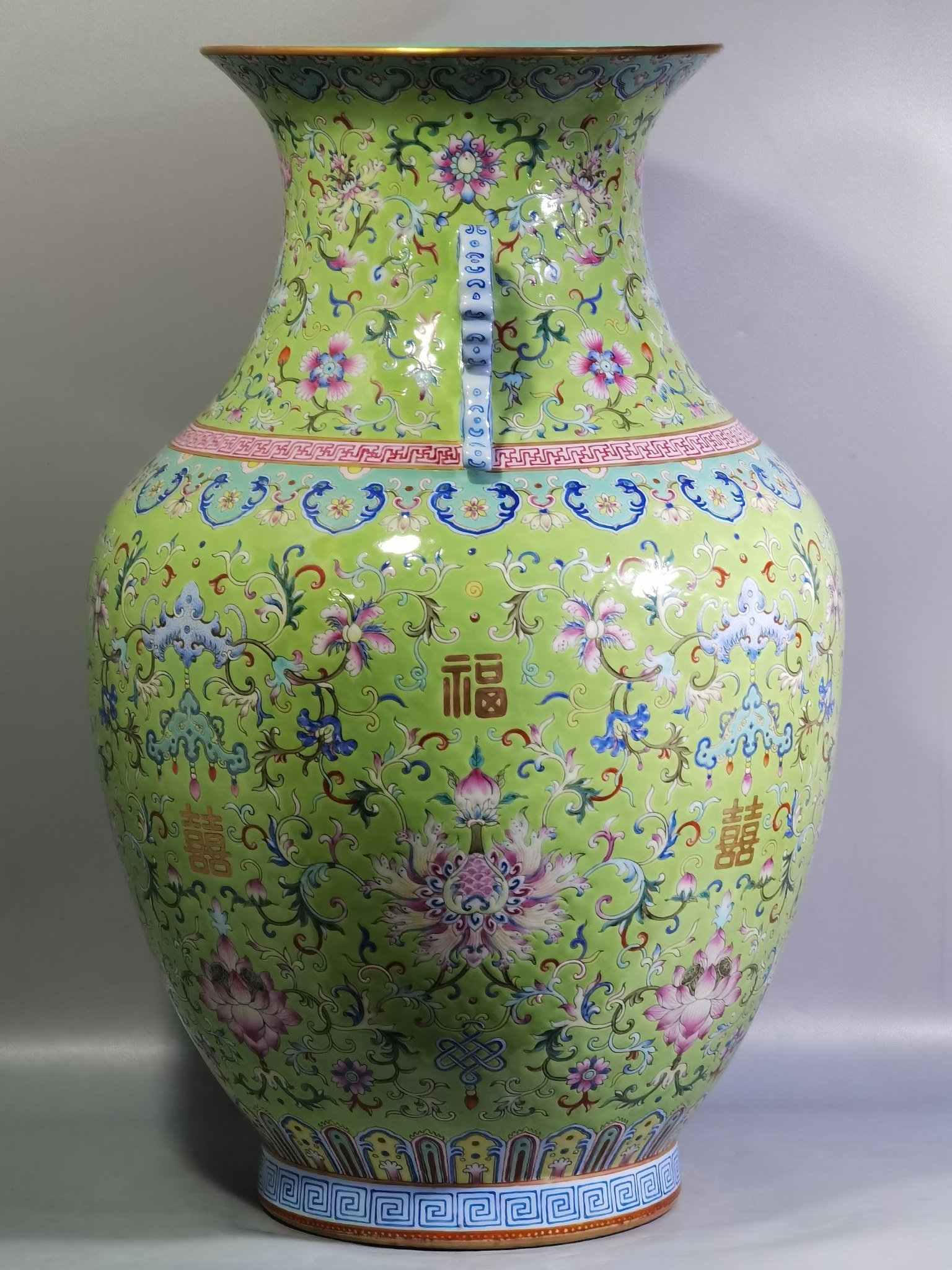 Qing Dynasty Daoguang green land pastel bat and lotus pattern amphorae