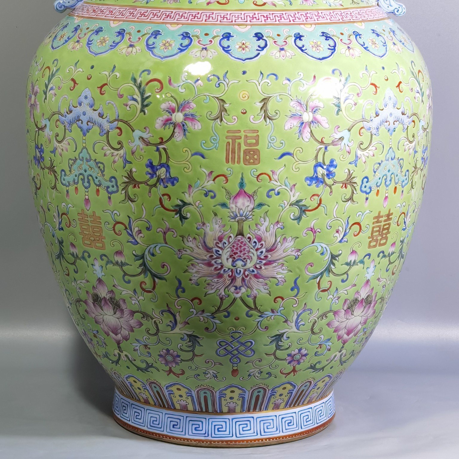 Qing Dynasty Daoguang green land pastel bat and lotus pattern amphorae