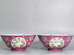 Qing Dynasty Daoguang rouge red rolling road blue and white palace bowl