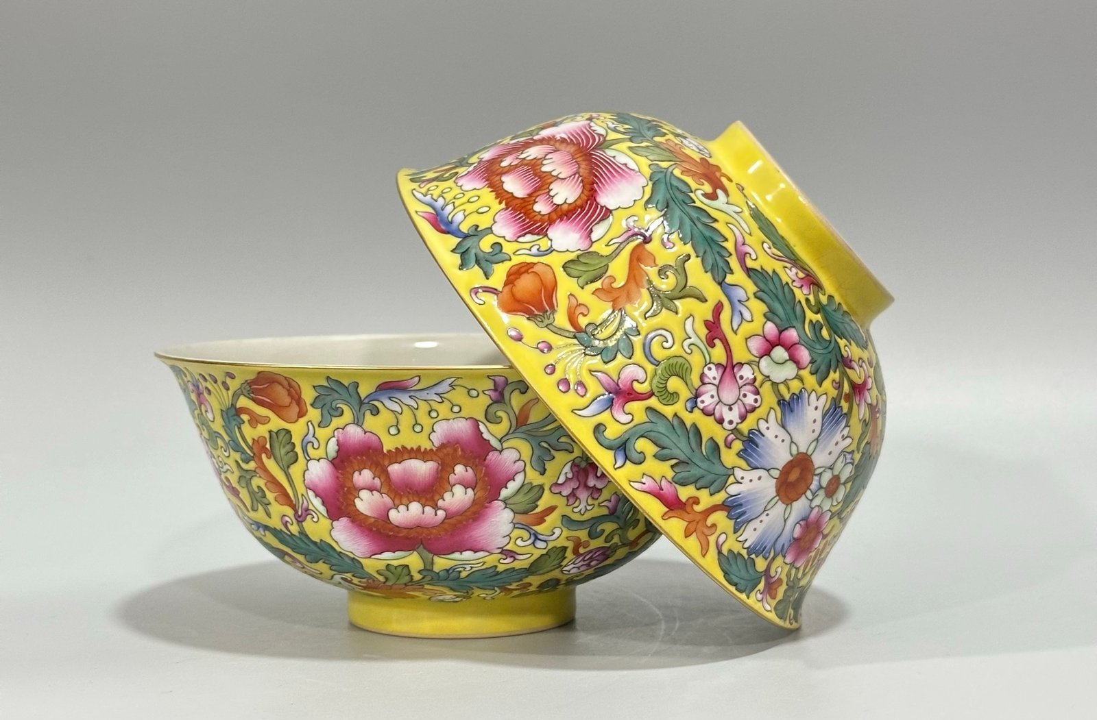 Qing Dynasty Daoguang Enamel lemon yellow bowl with four seasons
