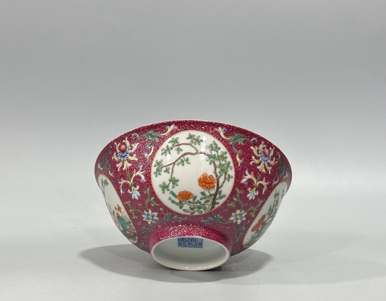 Qing Dynasty Daoguang Enamel rouge flower bowl with blue and white interior and floral pattern