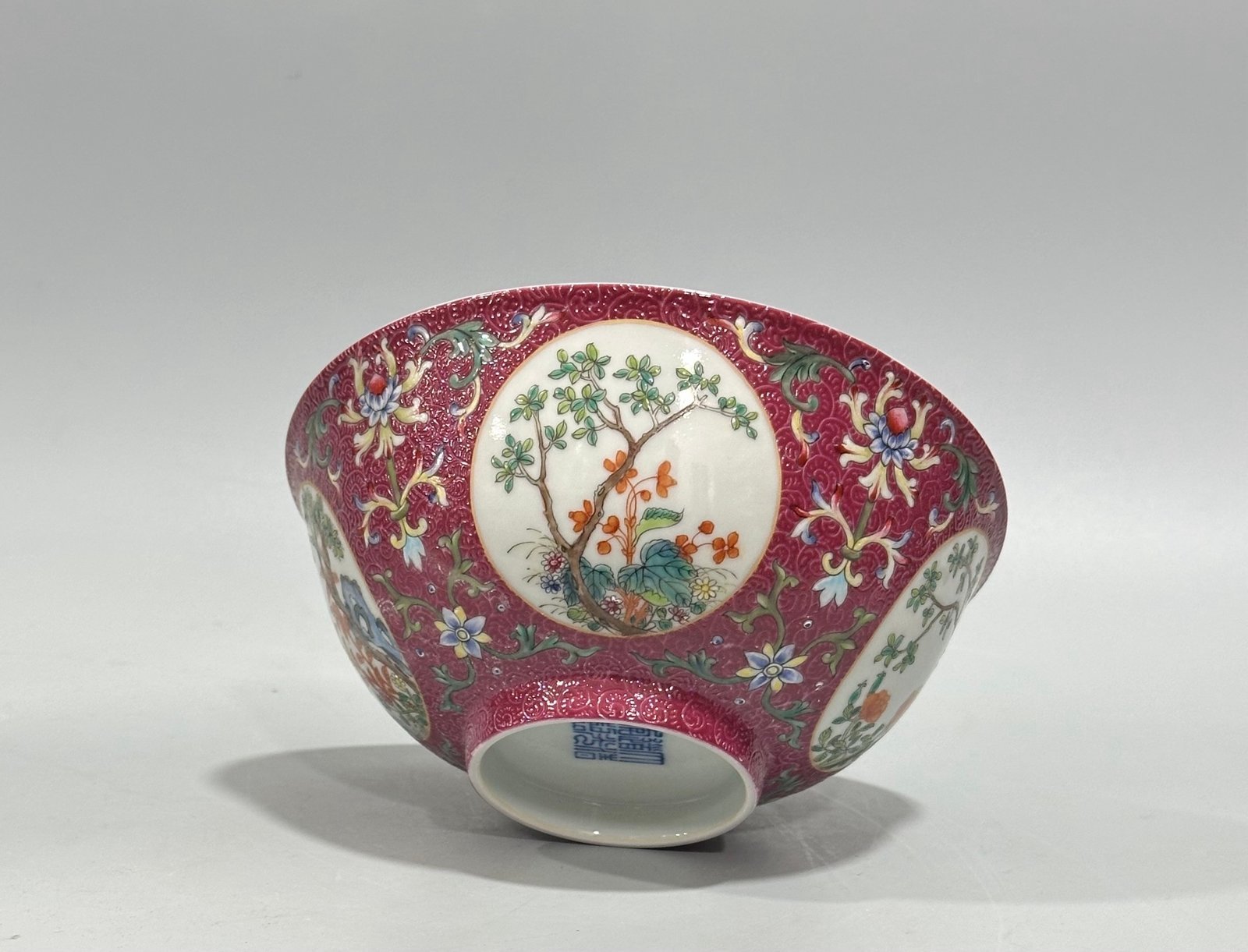 Qing Dynasty Daoguang Enamel rouge flower bowl with blue and white interior and floral pattern