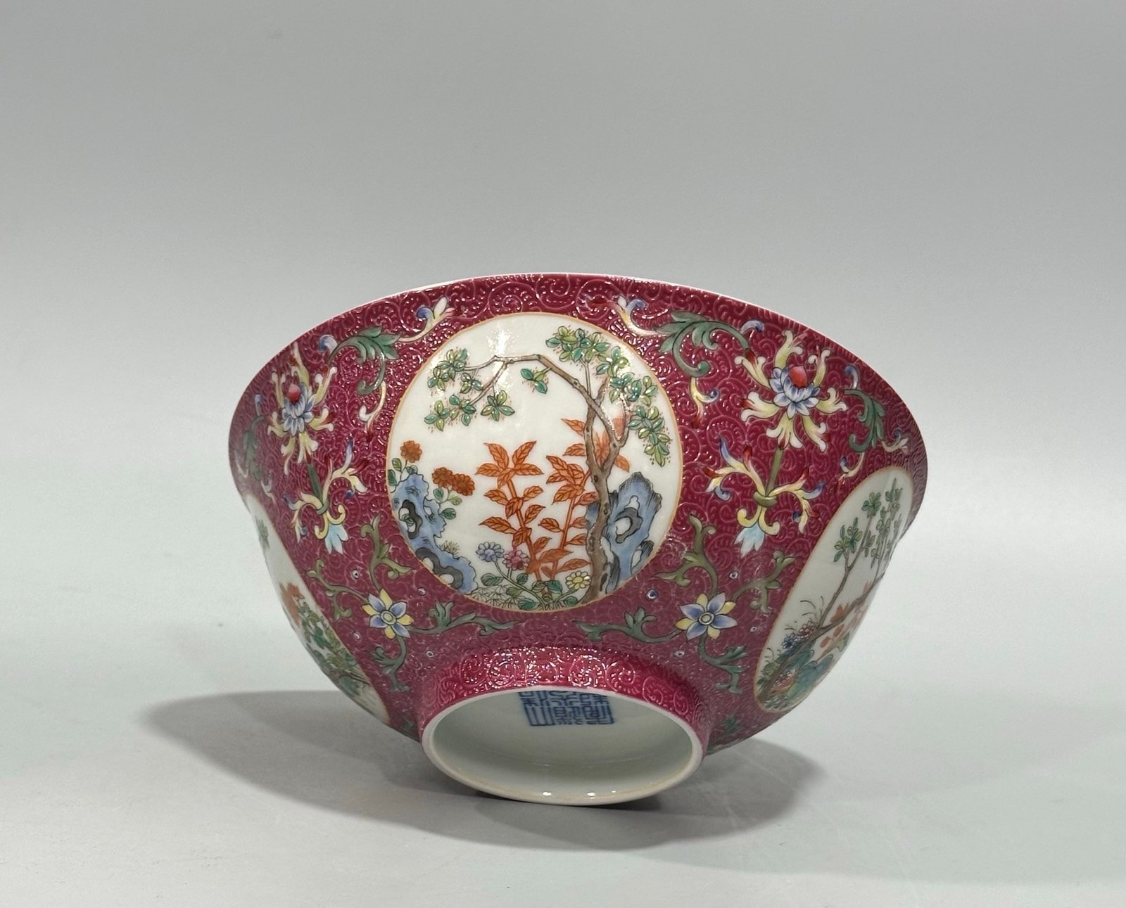 Qing Dynasty Daoguang Enamel rouge flower bowl with blue and white interior and floral pattern