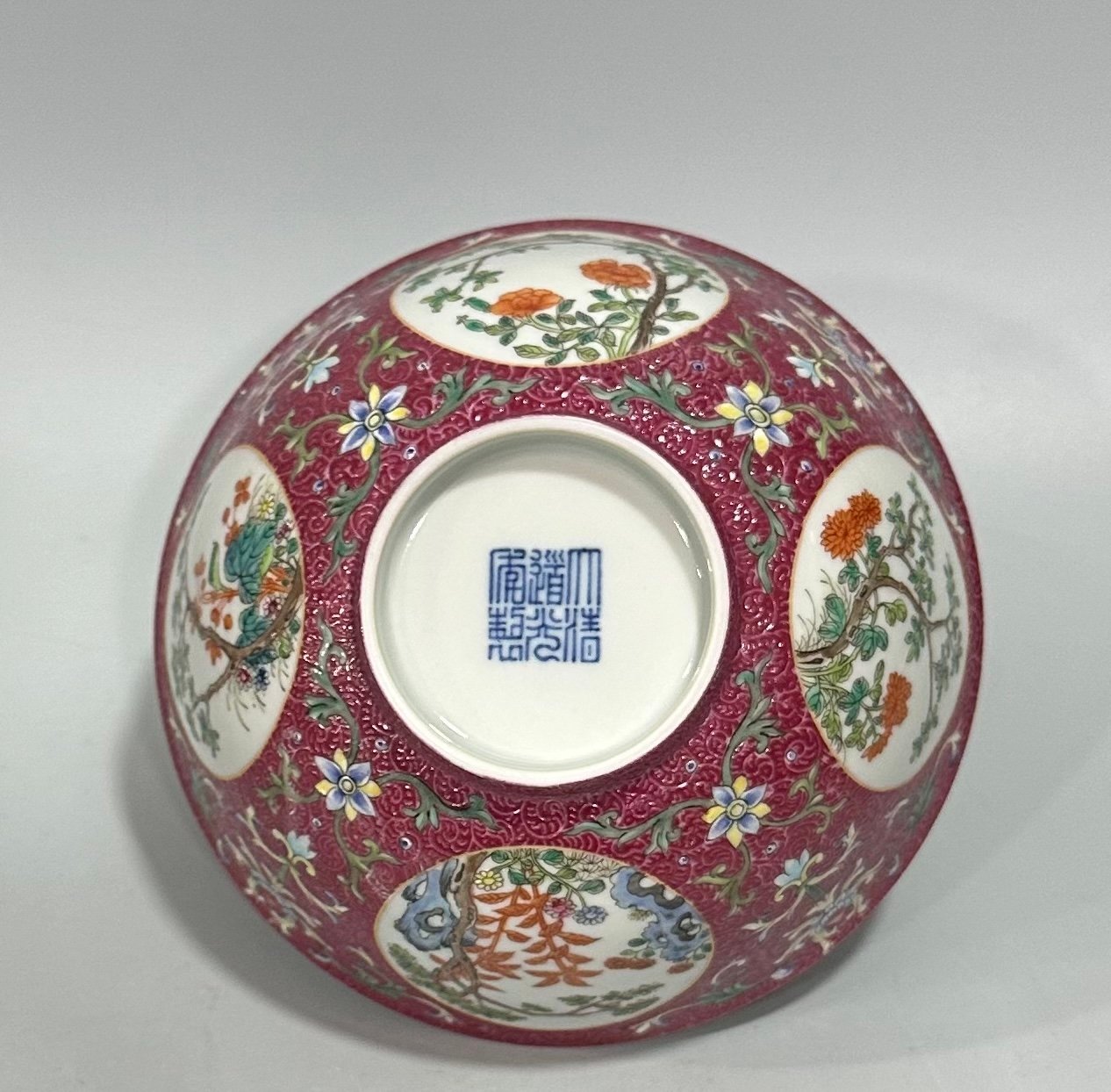 Qing Dynasty Daoguang Enamel rouge flower bowl with blue and white interior and floral pattern