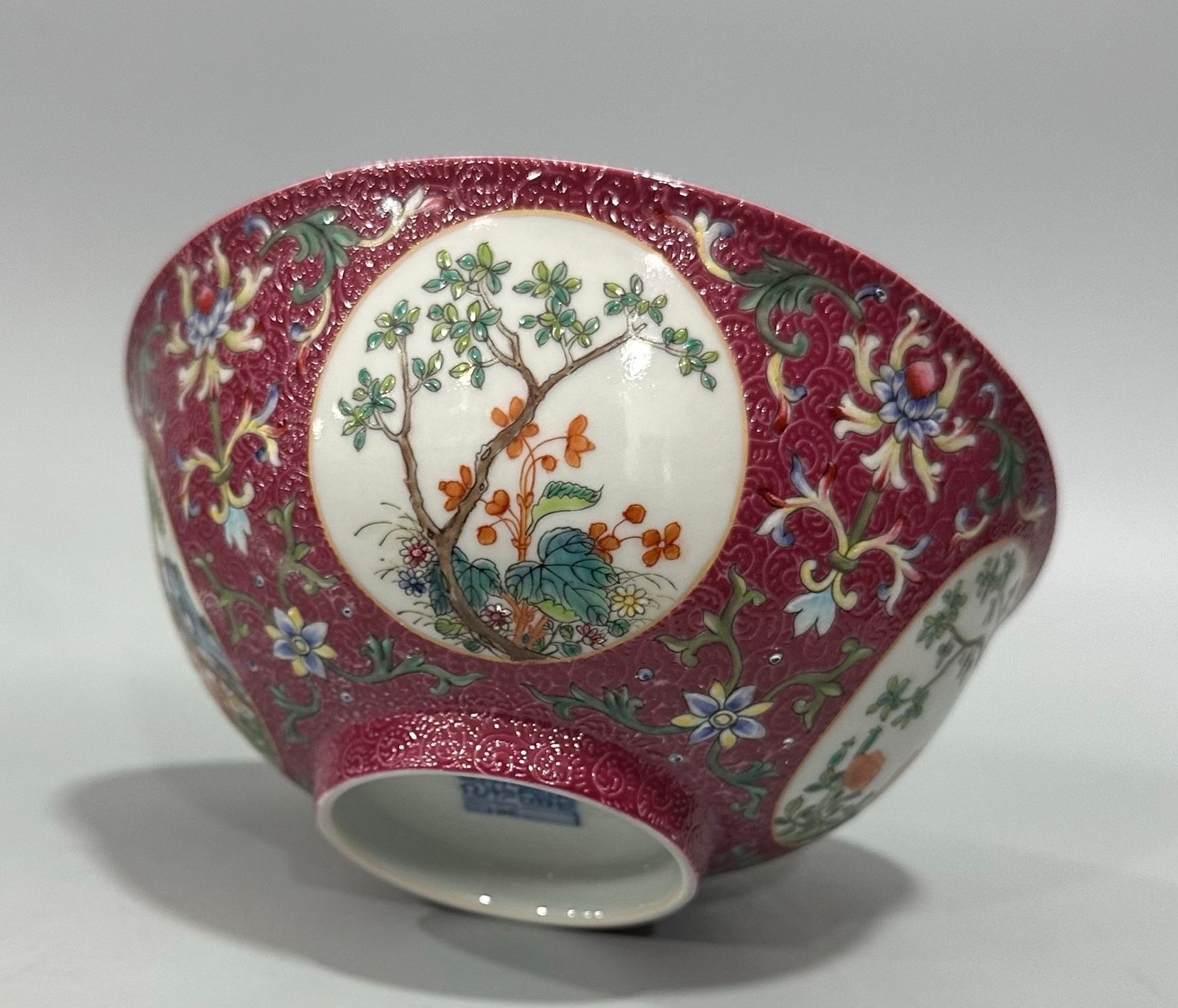 Qing Dynasty Daoguang Enamel rouge flower bowl with blue and white interior and floral pattern