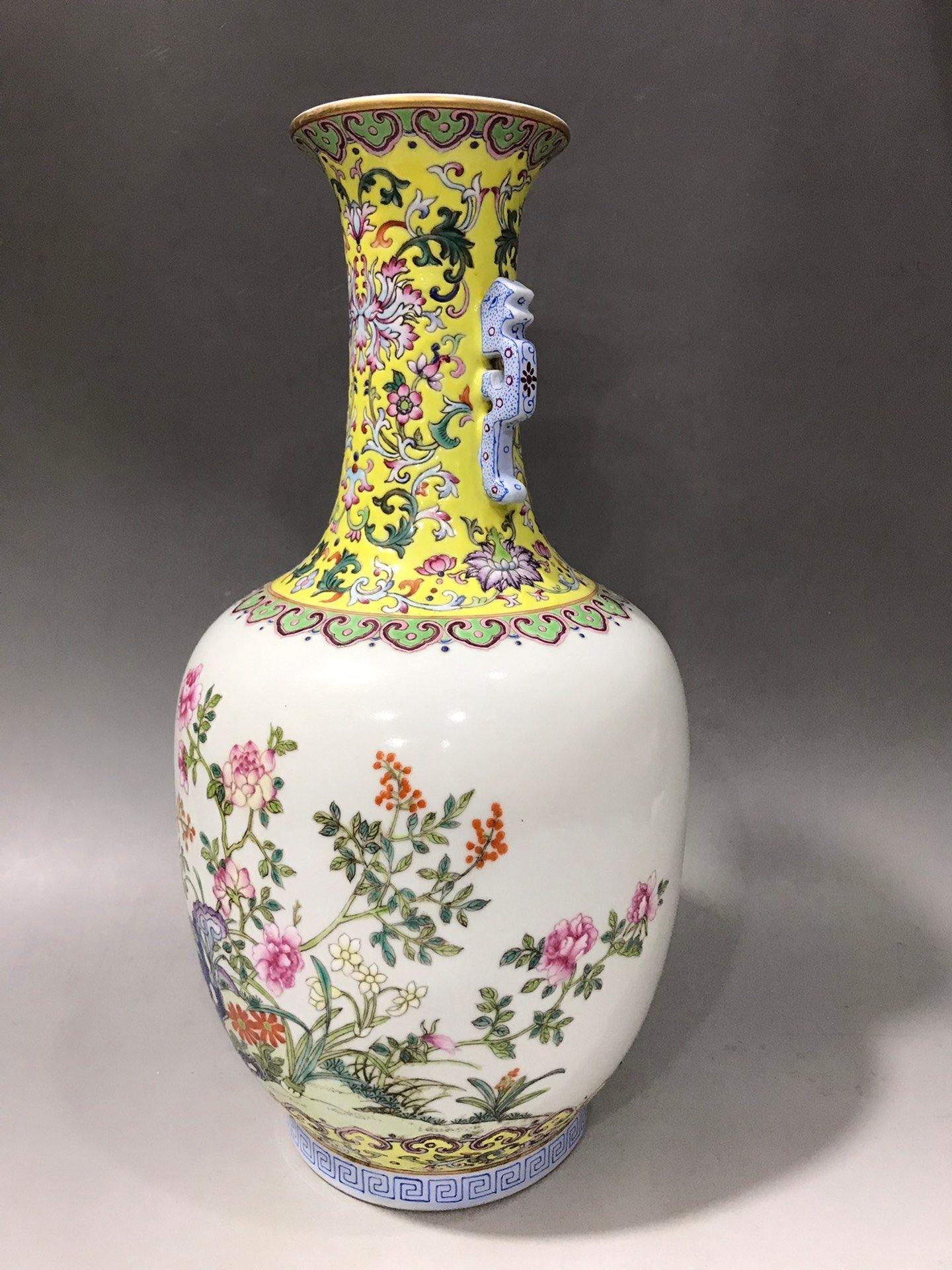 Qing Dynasty Daoguang pastel flower amphora