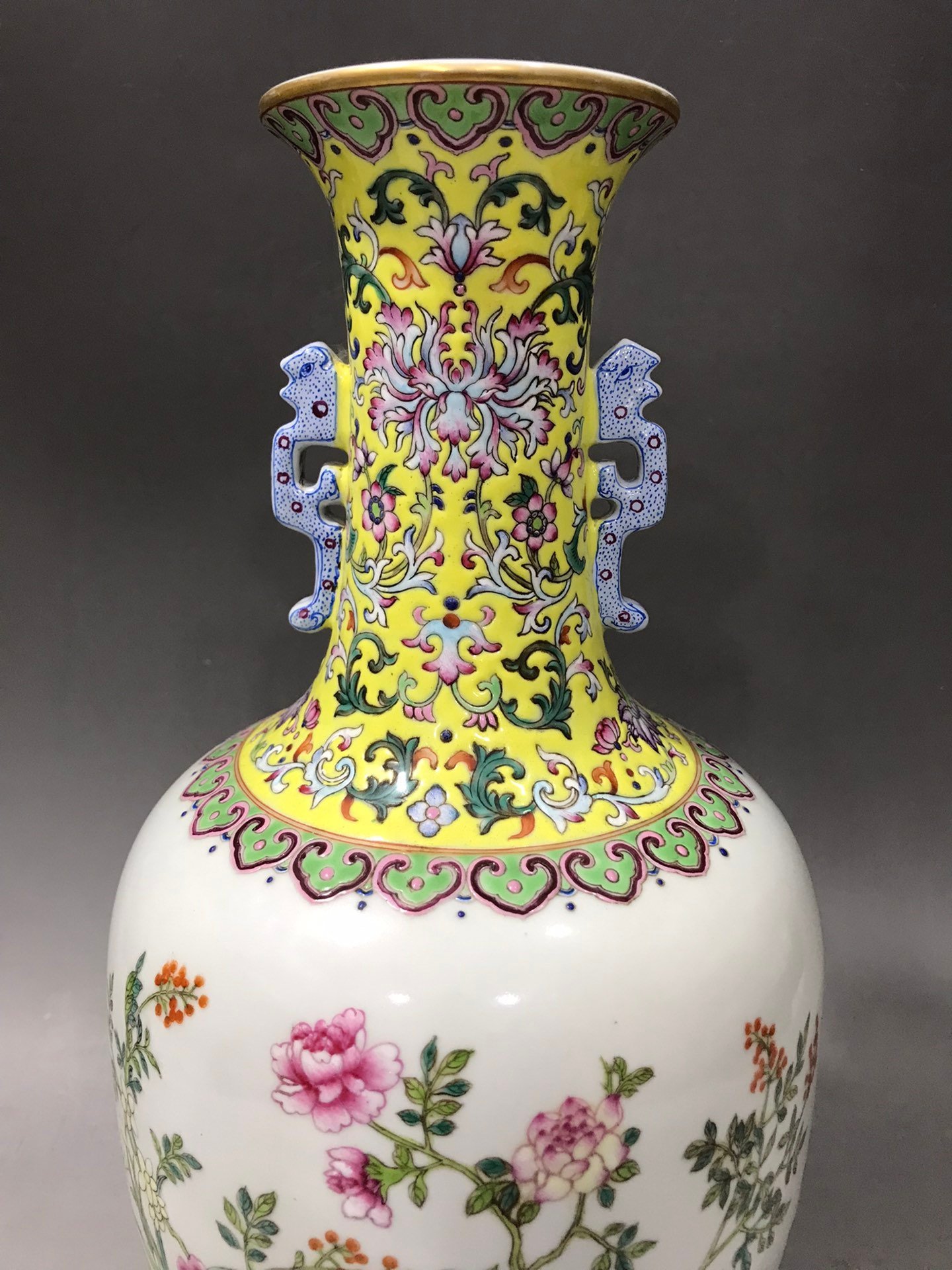 Qing Dynasty Daoguang pastel flower amphora
