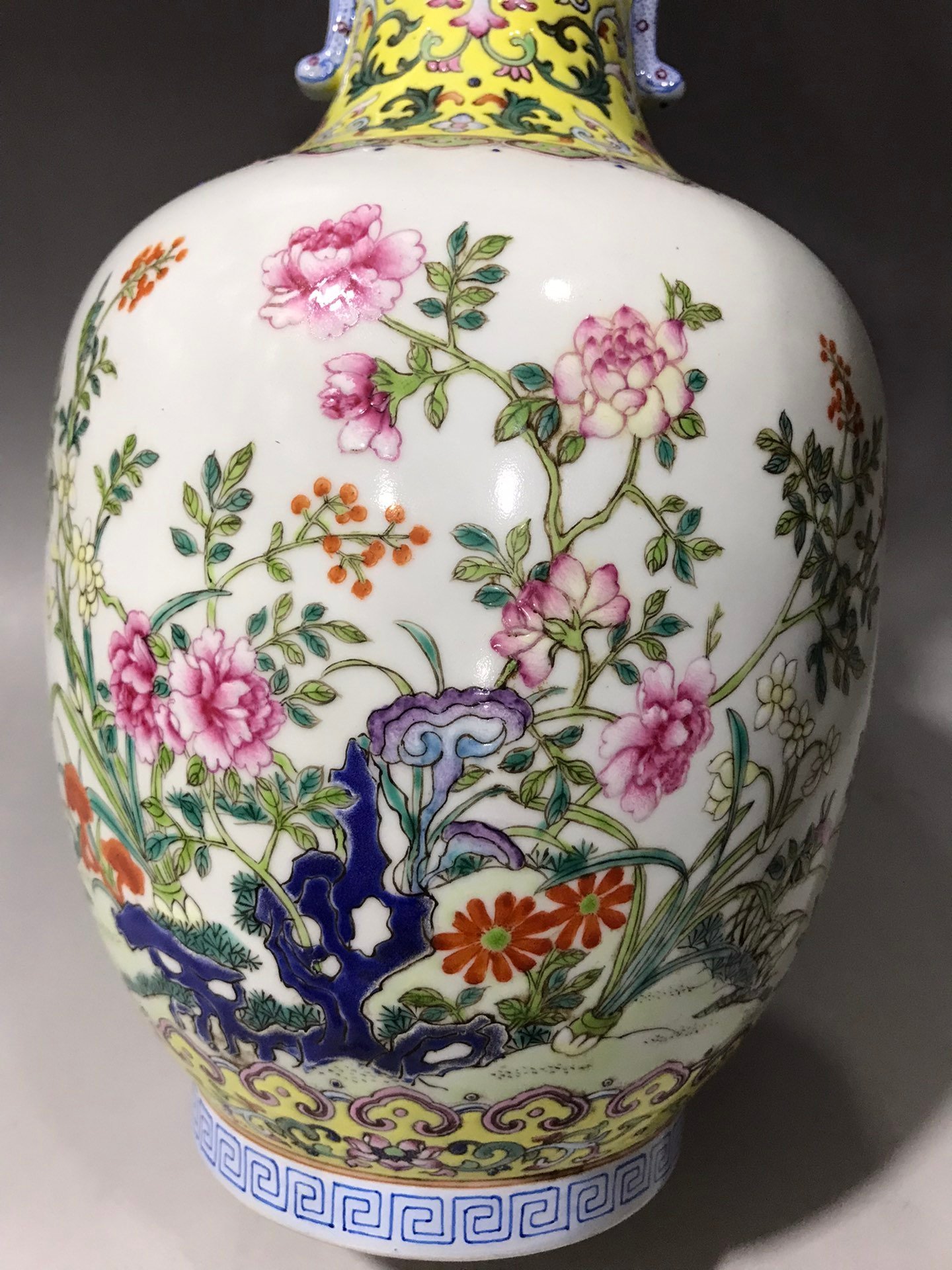 Qing Dynasty Daoguang pastel flower amphora