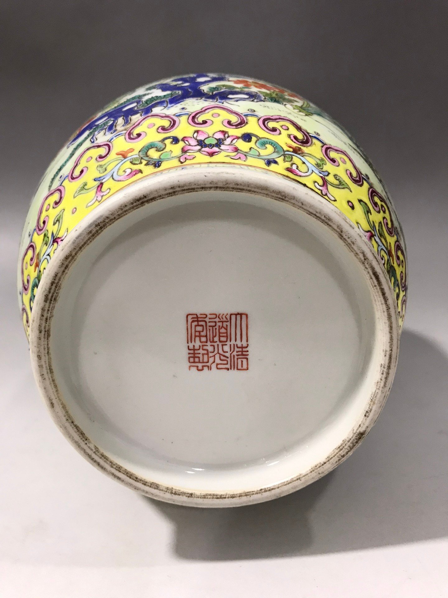 Qing Dynasty Daoguang pastel flower amphora