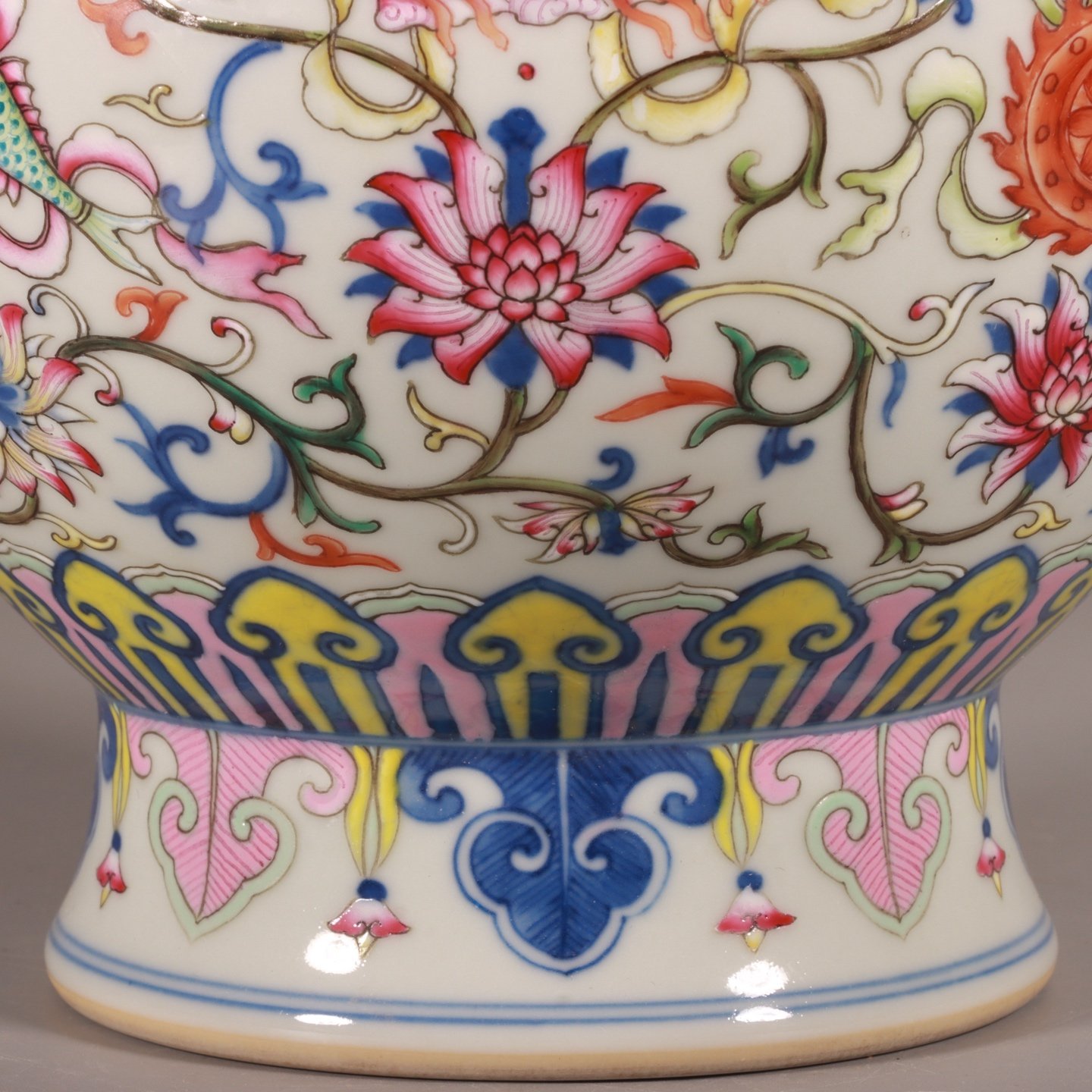 Qing Dynasty Qianlong Doucai lotus and eight-treasure pattern spray vase