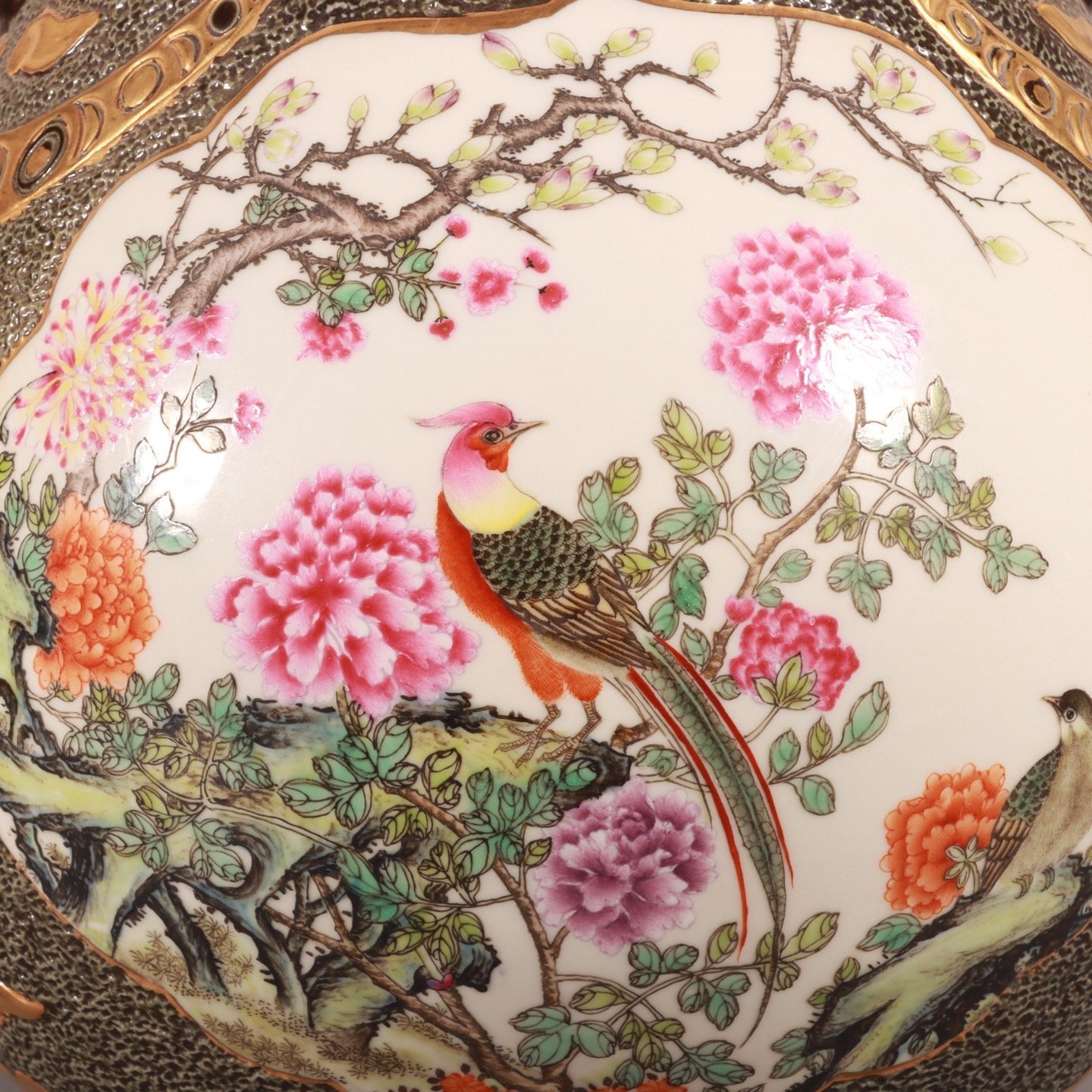 Qing Dynasty Qianlong enamel color black gold glaze gold-painted window flowers birds and deer ears