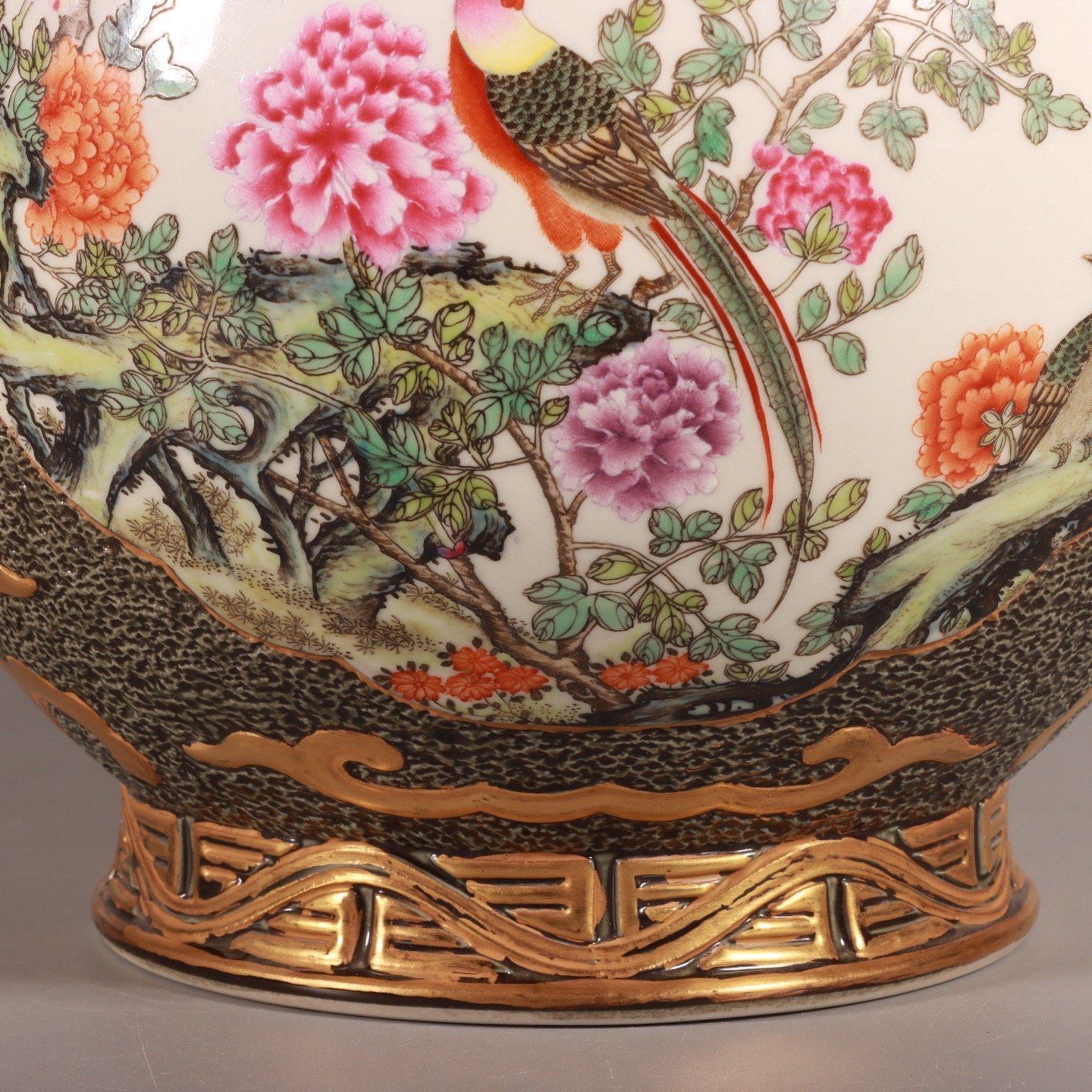 Qing Dynasty Qianlong enamel color black gold glaze gold-painted window flowers birds and deer ears