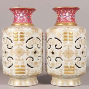 Qing Dynasty Qianlong enamel bean green glaze gold set vase