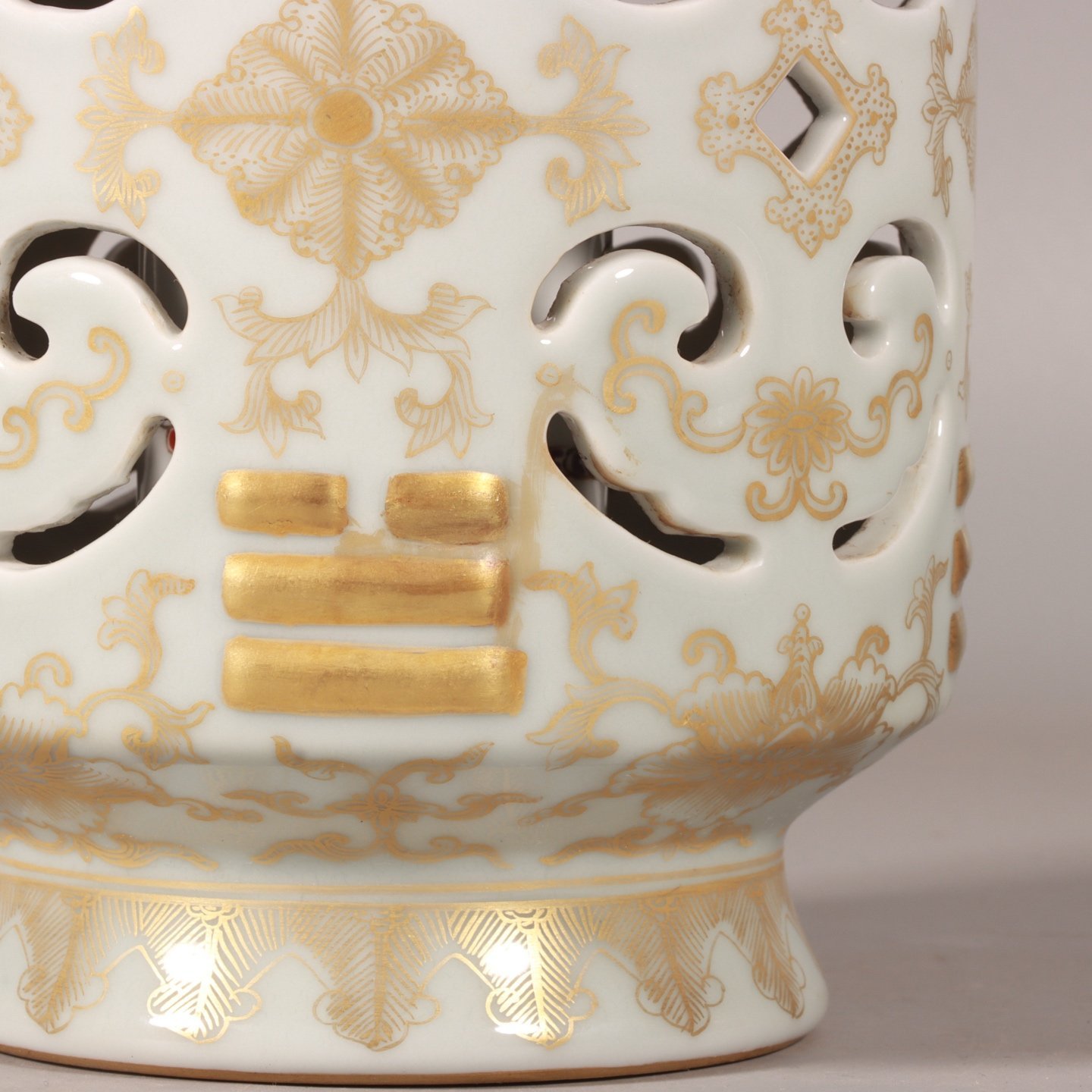 Qing Dynasty Qianlong enamel bean green glaze gold set vase