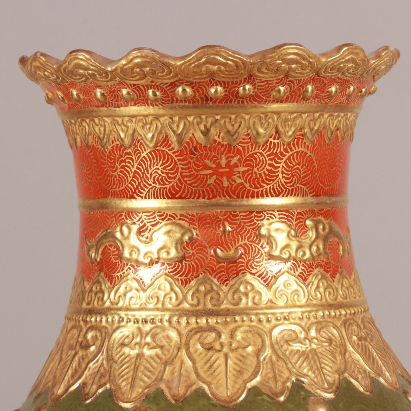 Qing Dynasty Qianlong enamel carving and gilt opening window with a Western figure inverted mouth bottle