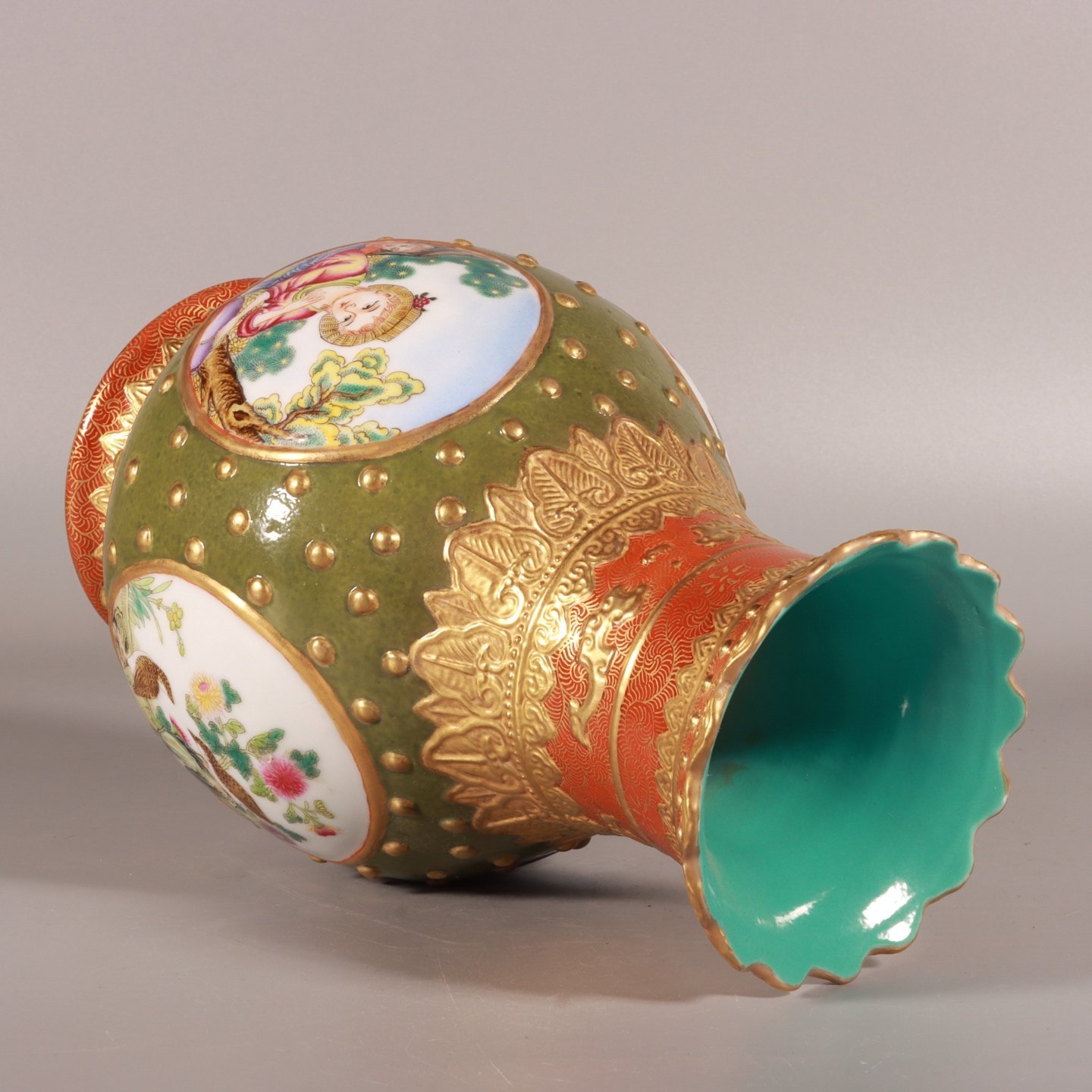 Qing Dynasty Qianlong enamel carving and gilt opening window with a Western figure inverted mouth bottle