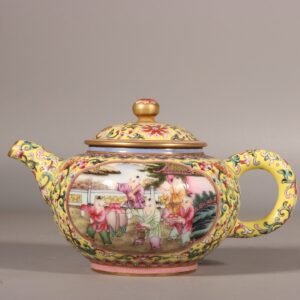 Qing Dynasty Yongzheng enamel teapot with lotus branches and lotus branches on yellow ground