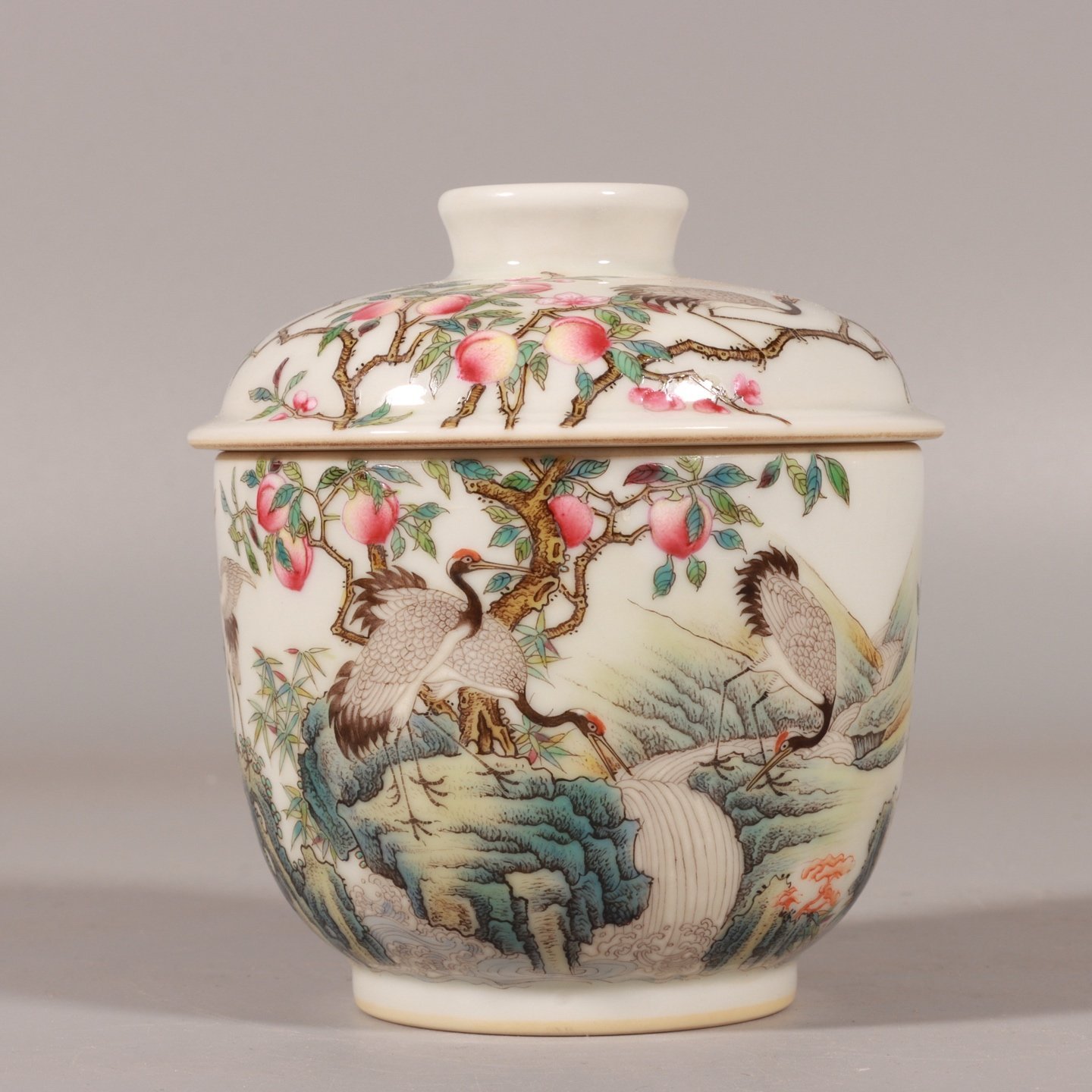 Qing Dynasty Yongzheng Pastel colored crane longevity and longevity covered jar