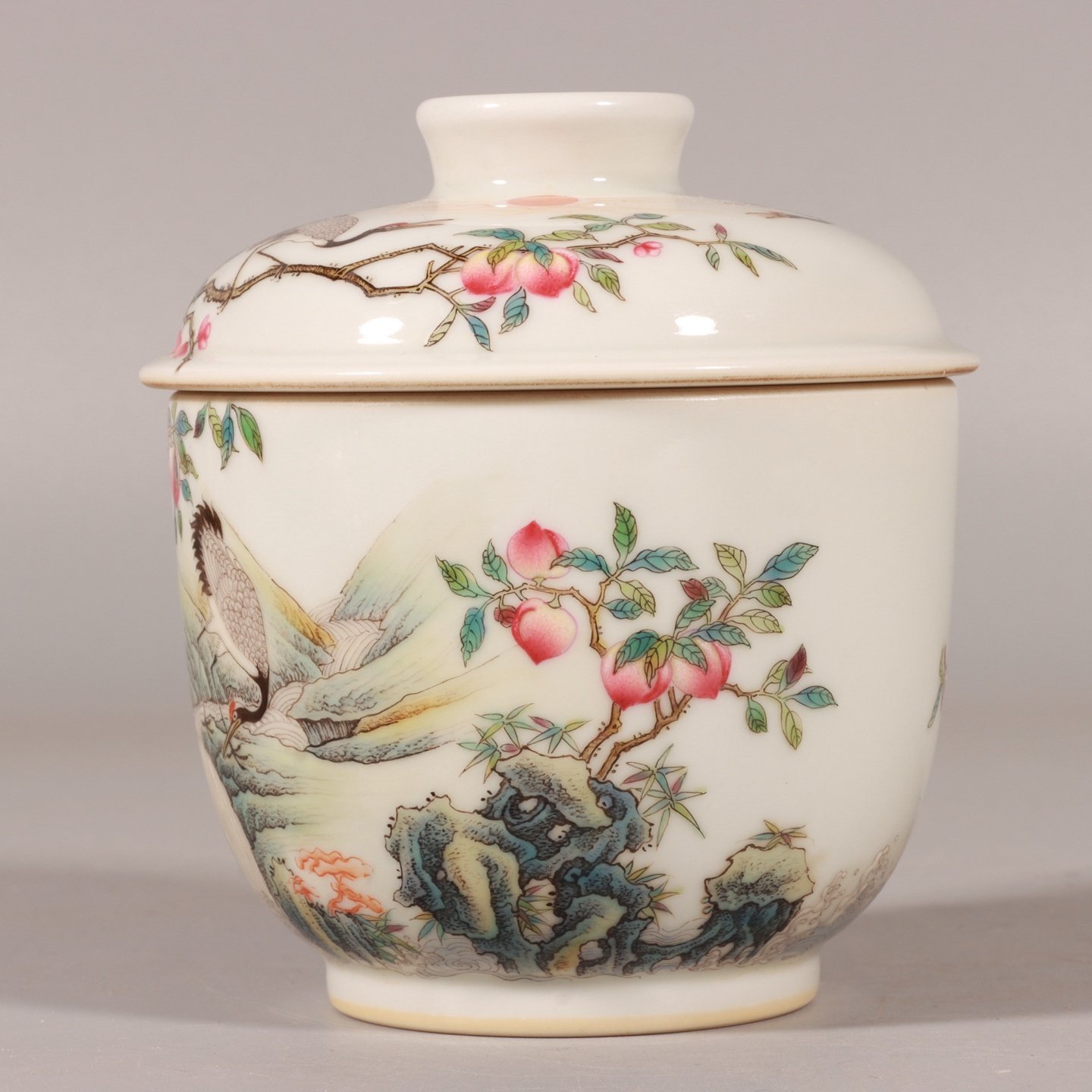 Qing Dynasty Yongzheng Pastel colored crane longevity and longevity covered jar