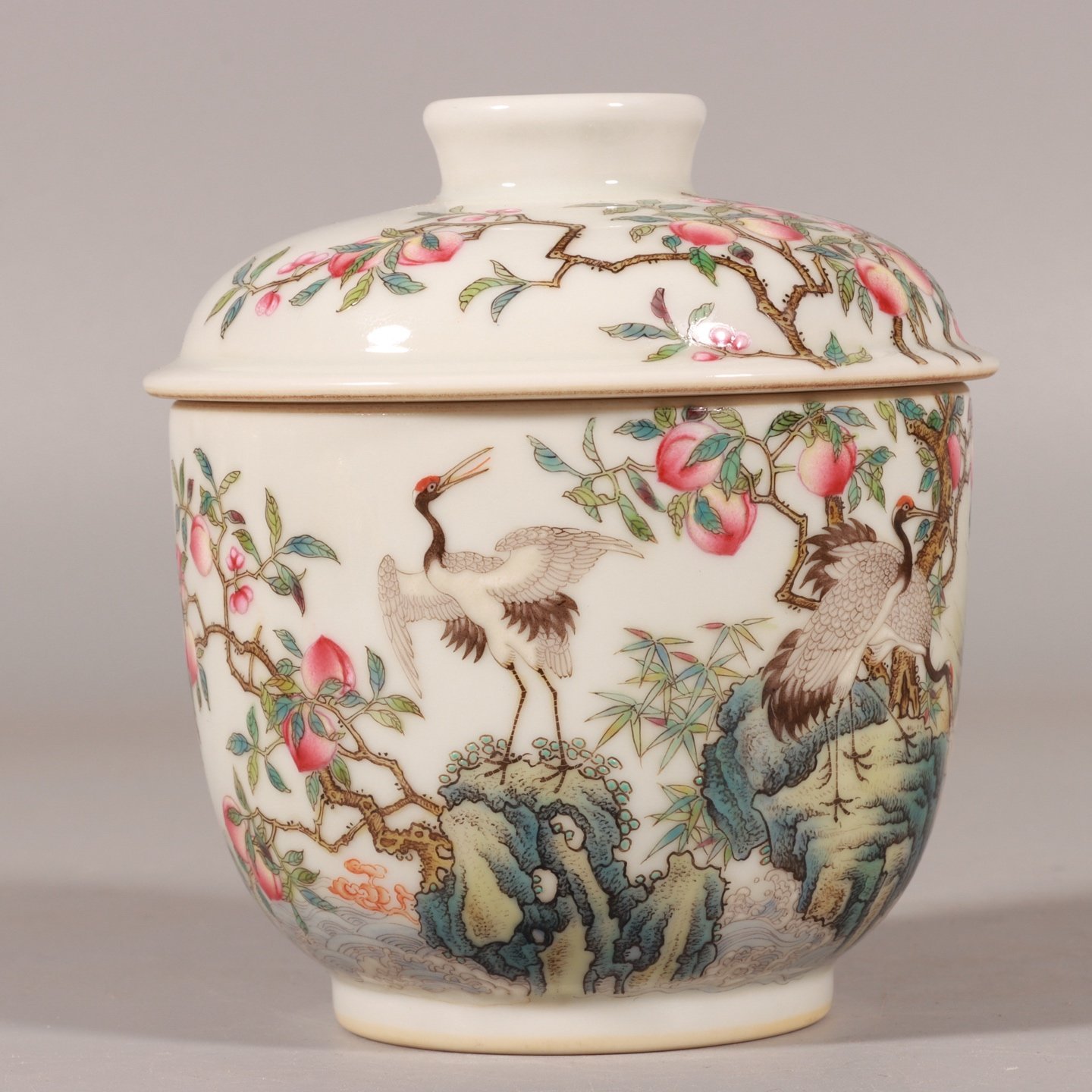 Qing Dynasty Yongzheng Pastel colored crane longevity and longevity covered jar
