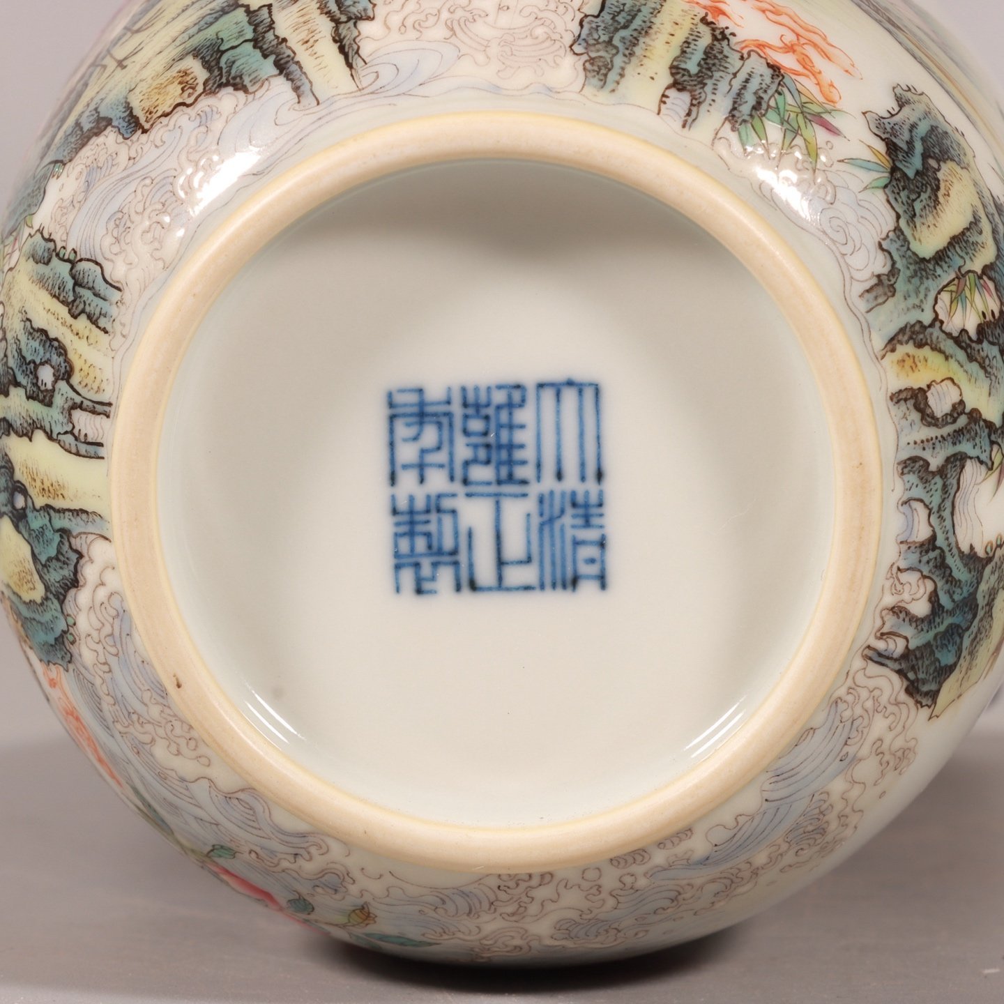 Qing Dynasty Yongzheng Pastel colored crane longevity and longevity covered jar