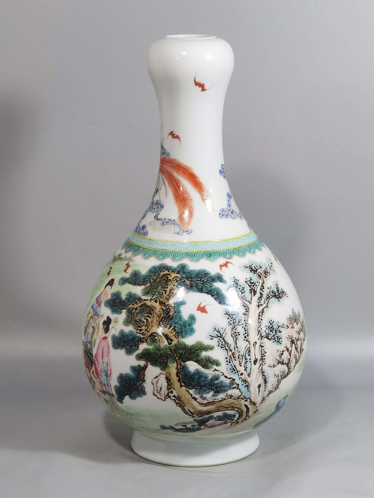 Qing Dynasty Yongzheng Pastel-colored garlic vase