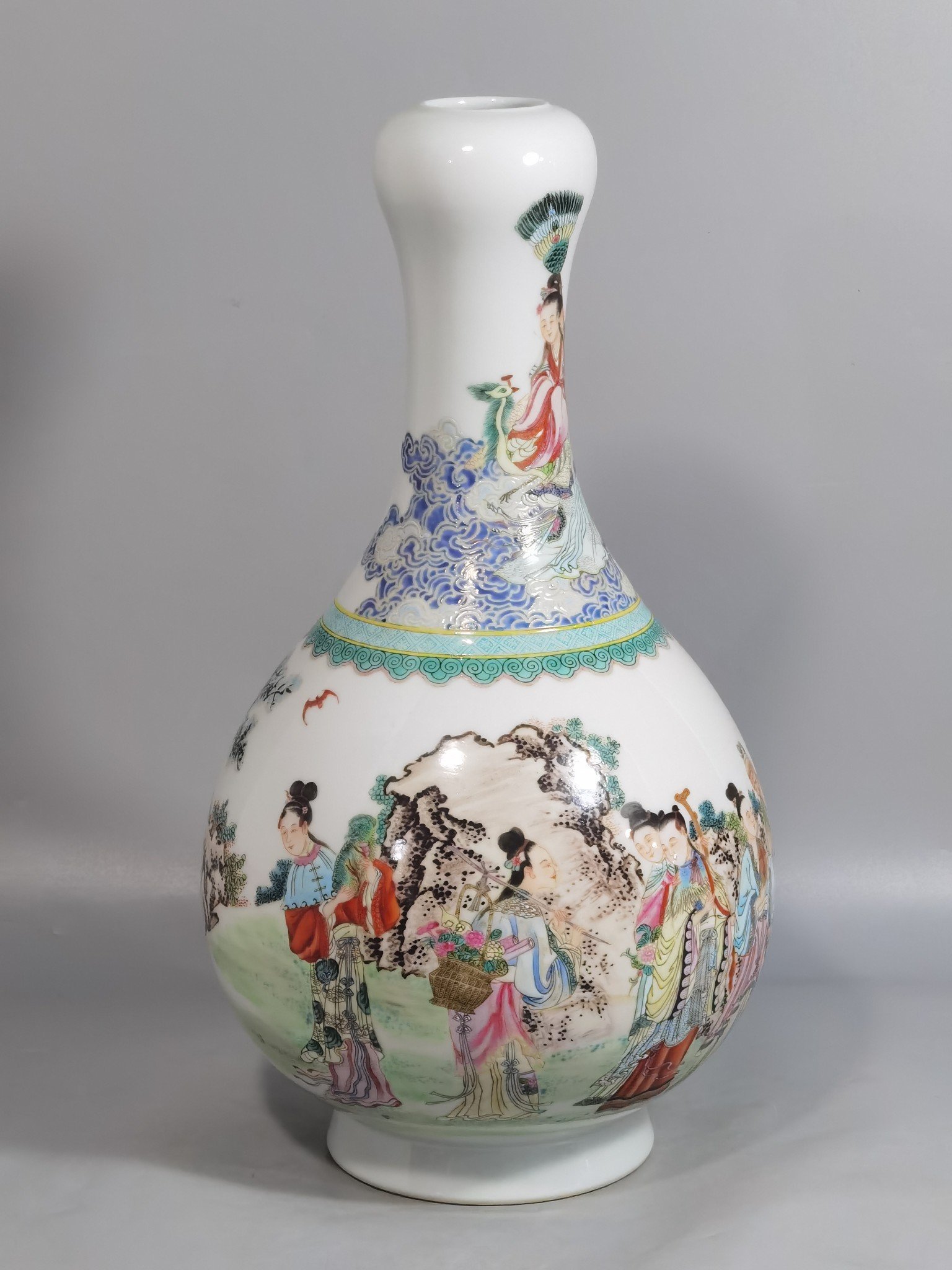 Qing Dynasty Yongzheng Pastel-colored garlic vase