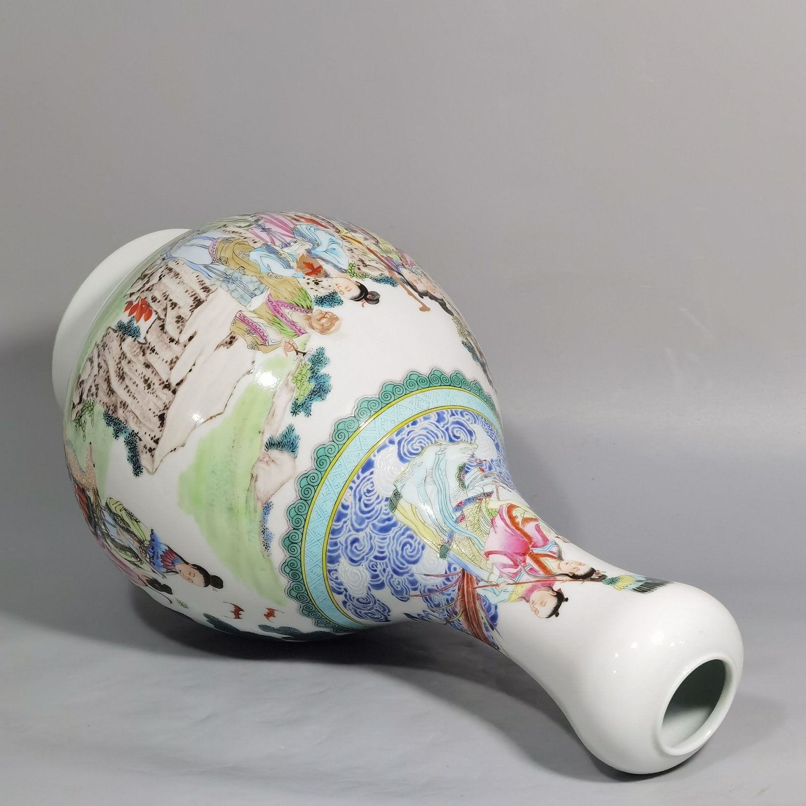 Qing Dynasty Yongzheng Pastel-colored garlic vase
