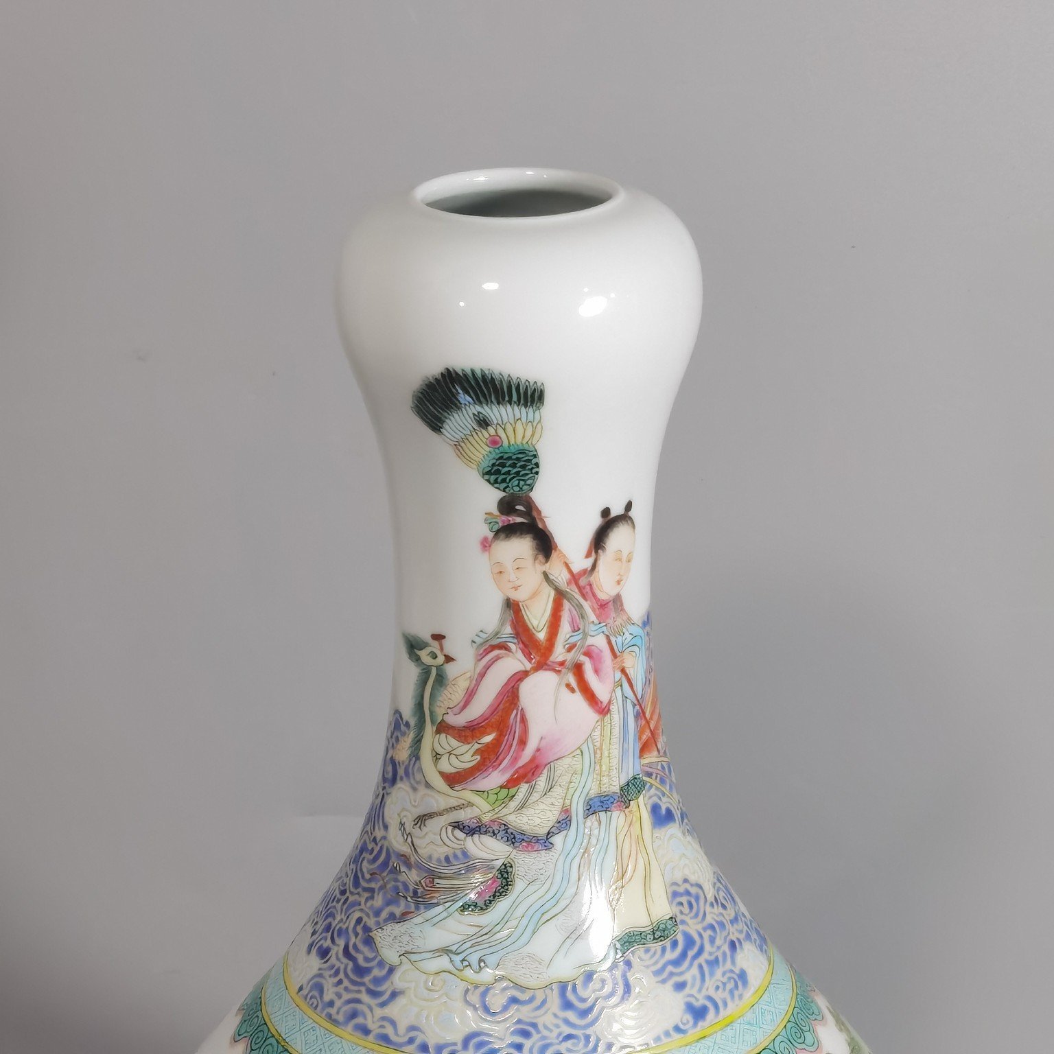 Qing Dynasty Yongzheng Pastel-colored garlic vase