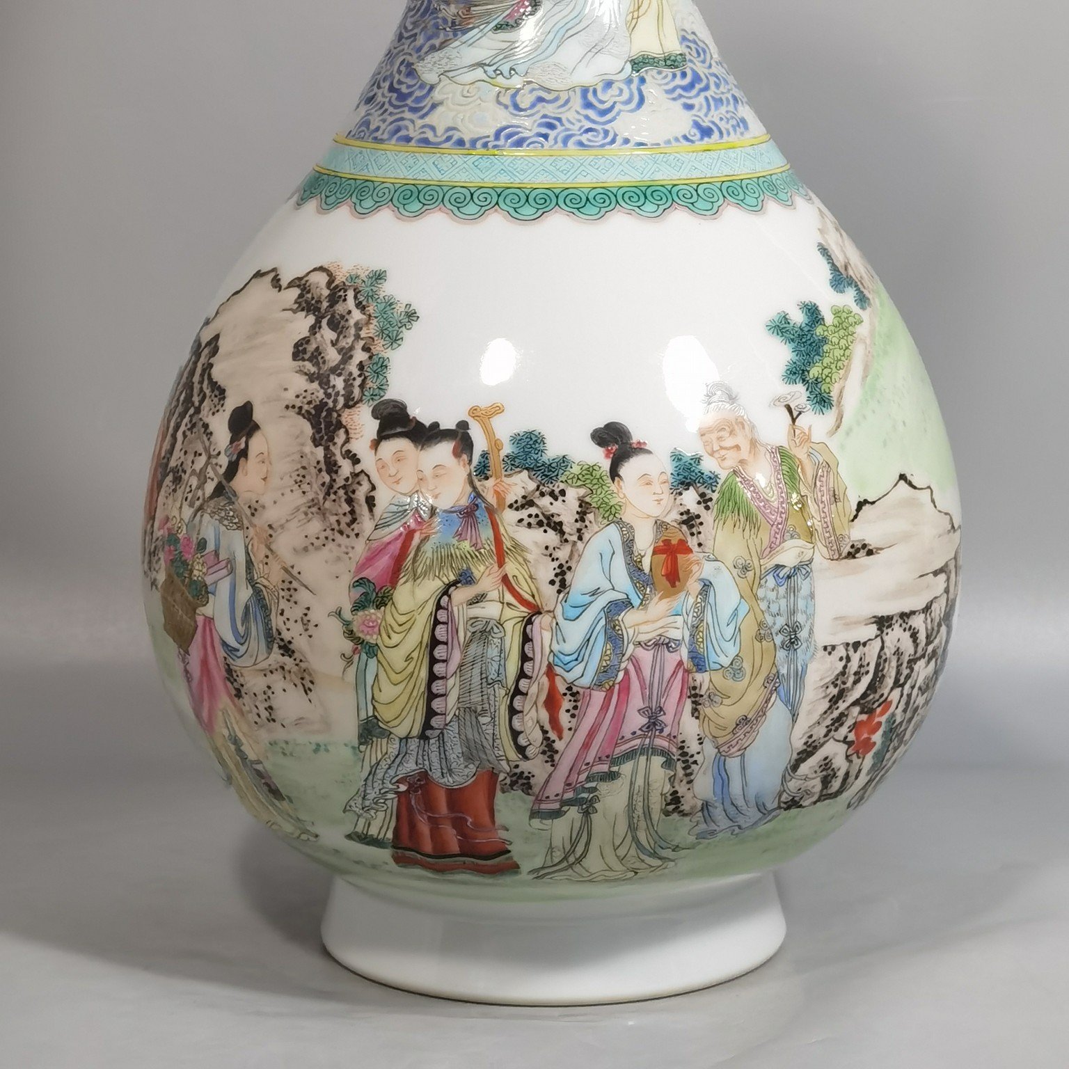 Qing Dynasty Yongzheng Pastel-colored garlic vase