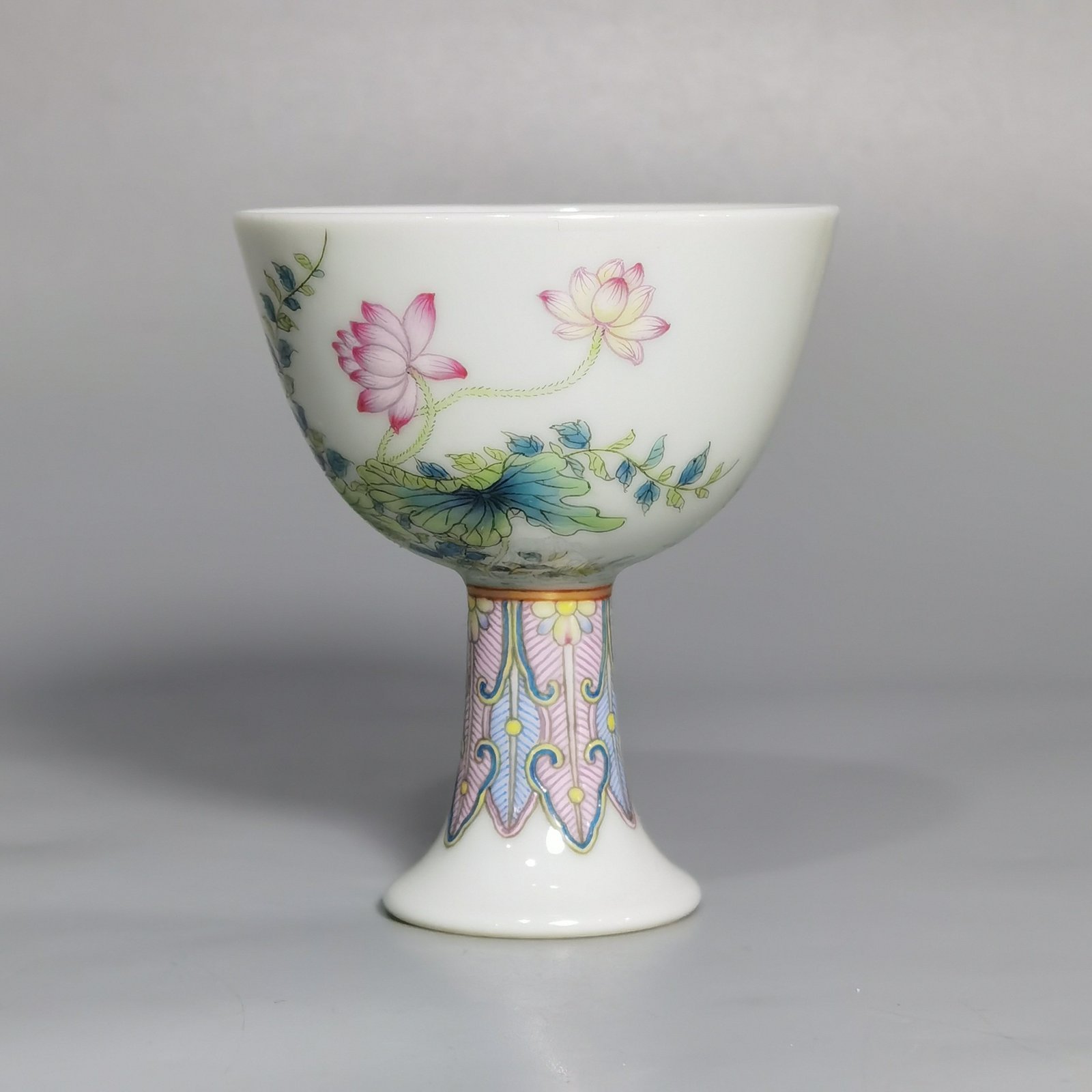 Qing Dynasty Yongzheng A pair of pastel mandarin duck and lotus goblets