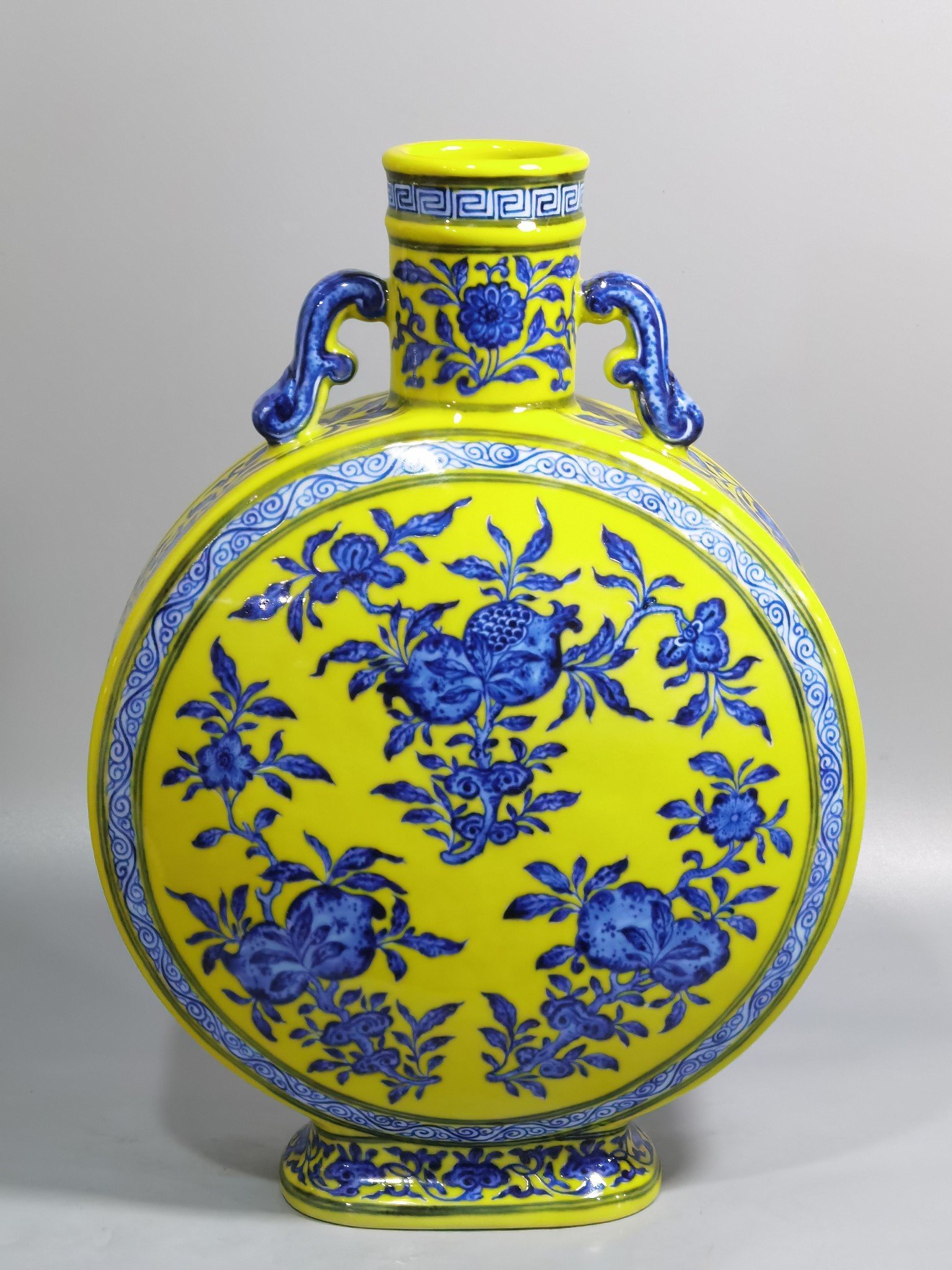 Qing Dynasty Yongzheng blue and white with yellow glaze flat bottle