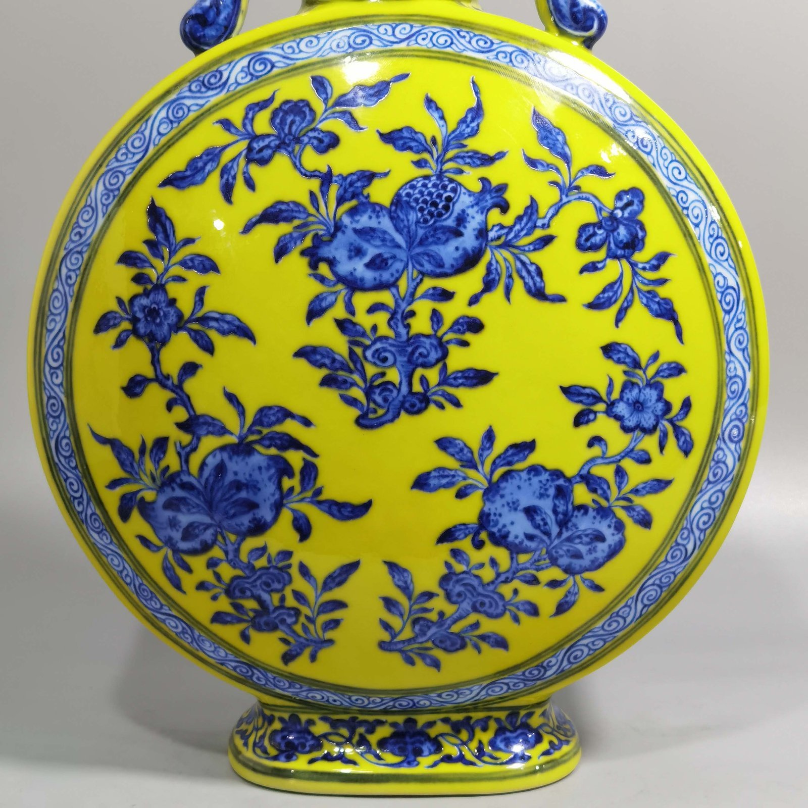 Qing Dynasty Yongzheng blue and white with yellow glaze flat bottle